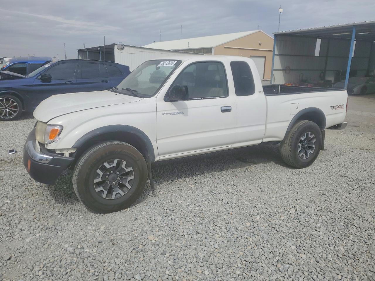 2000 Toyota Tacoma Xtracab White vin: 4TAWN72N2YZ598480