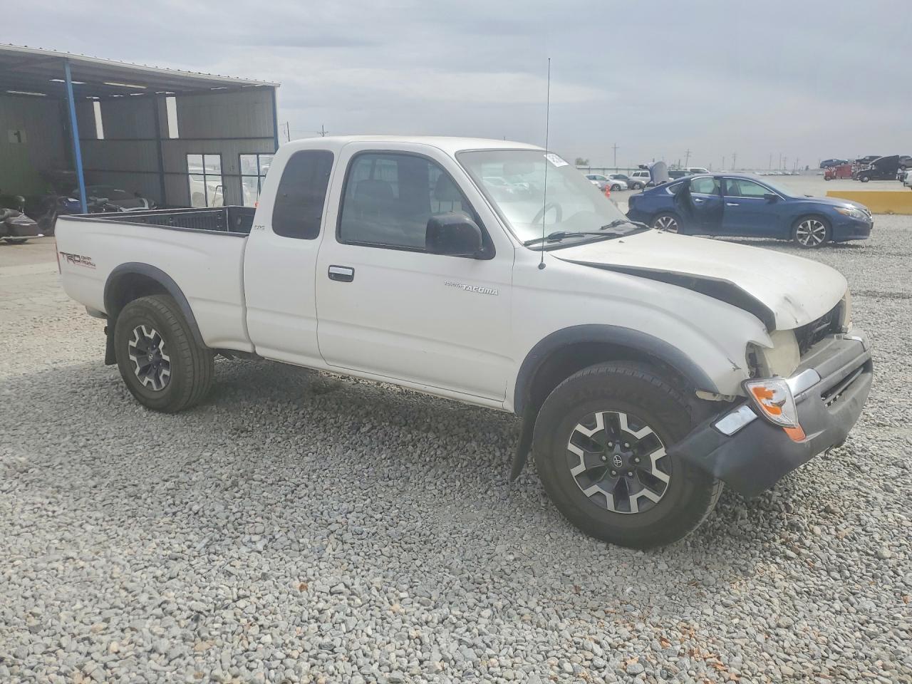 2000 Toyota Tacoma Xtracab Белый vin: 4TAWN72N2YZ598480