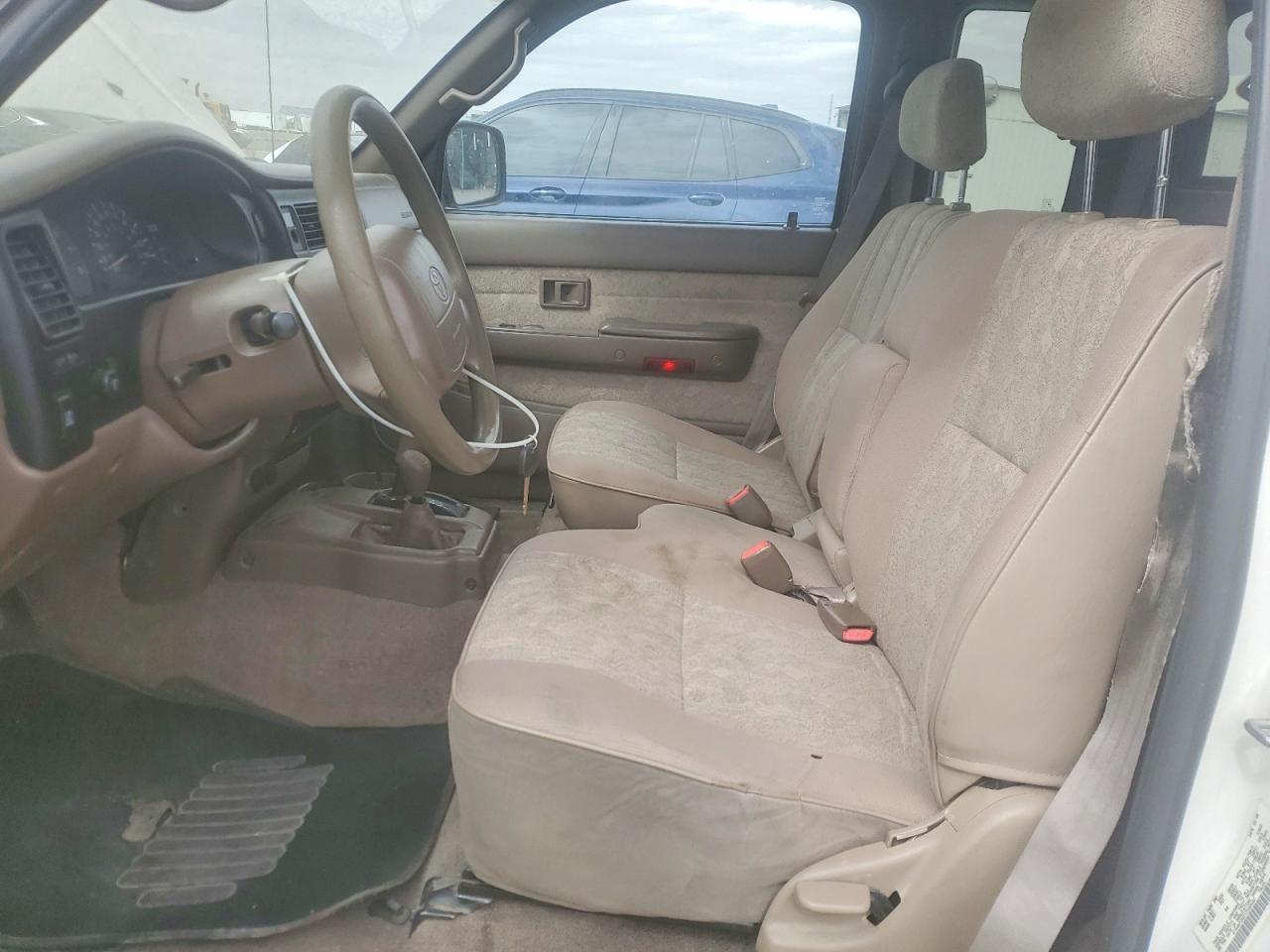 2000 Toyota Tacoma Xtracab Белый vin: 4TAWN72N2YZ598480