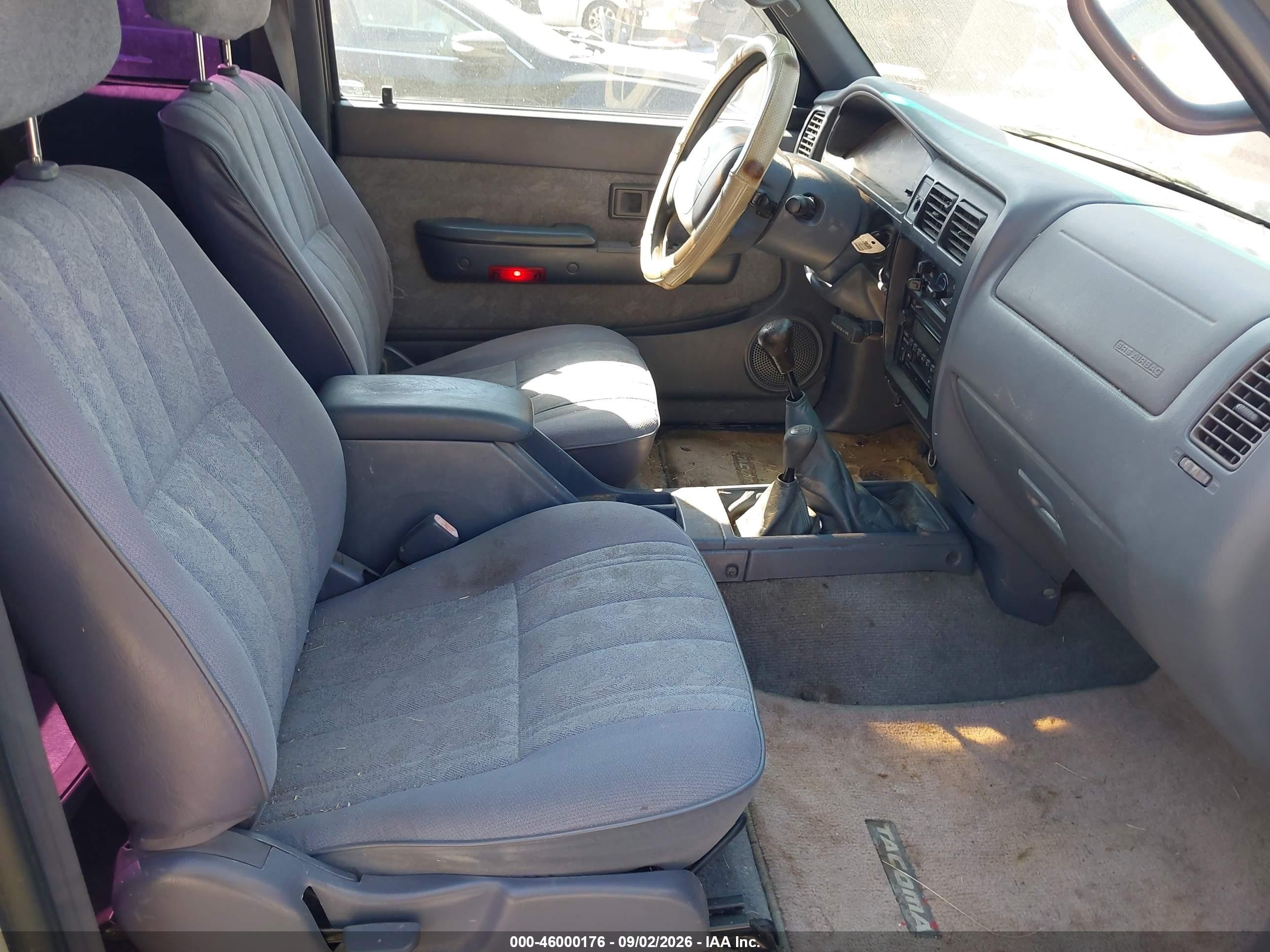 2000 Toyota Tacoma Base V6 Серебряный vin: 4TAWN72N2YZ636547