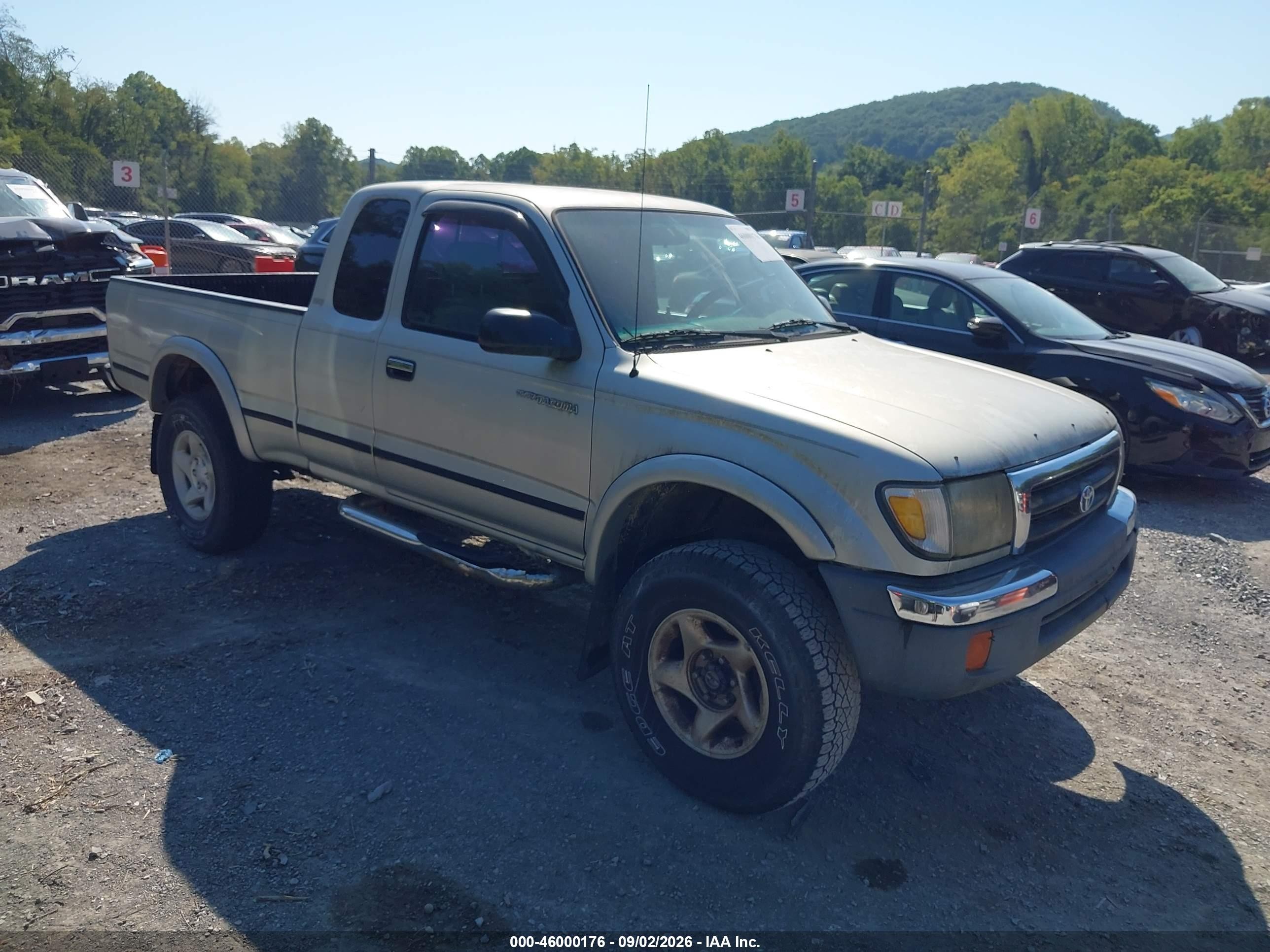 2000 Toyota Tacoma Base V6 Серебряный vin: 4TAWN72N2YZ636547