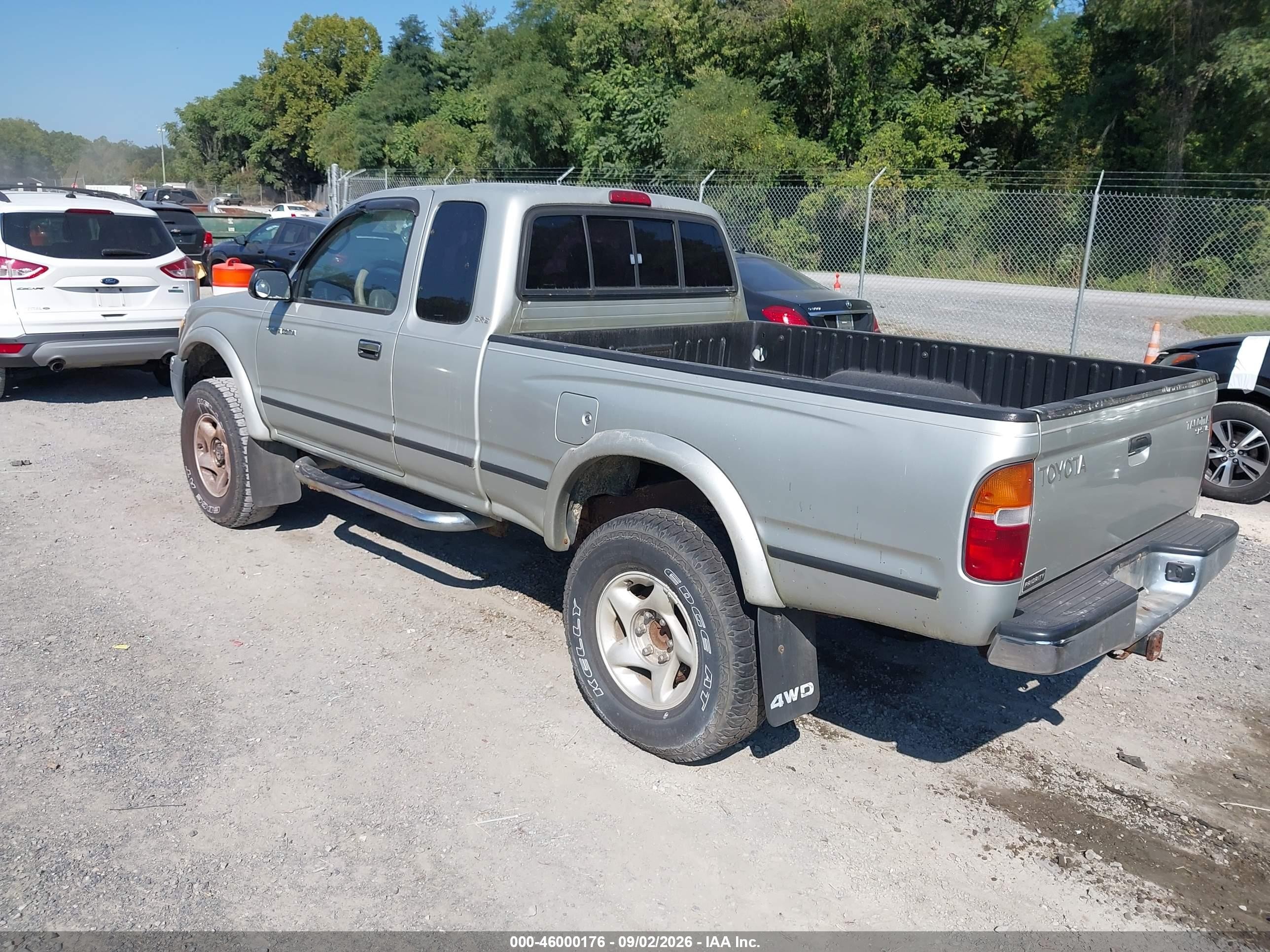 2000 Toyota Tacoma Base V6 Серебряный vin: 4TAWN72N2YZ636547