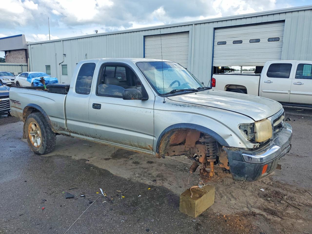 2000 Toyota Tacoma Xtracab Silver vin: 4TAWN72N2YZ661920