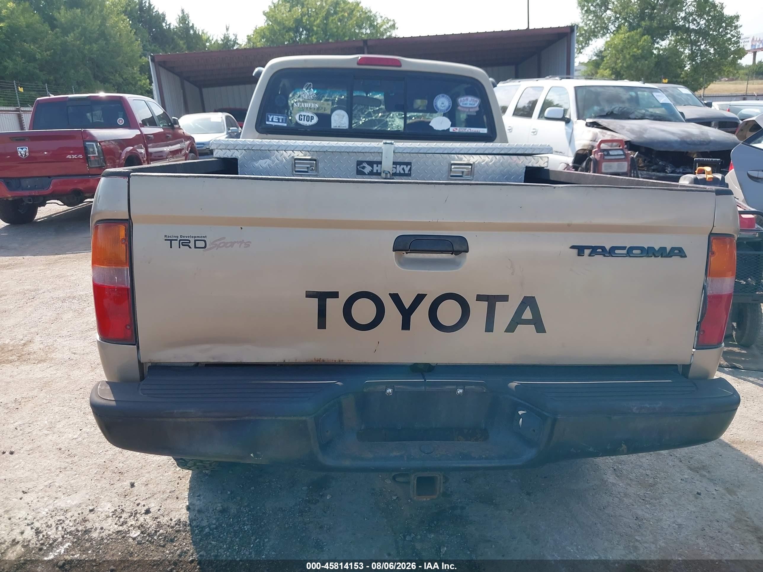 1998 Toyota Tacoma Base V6 Gold vin: 4TAWN72N3WZ135812