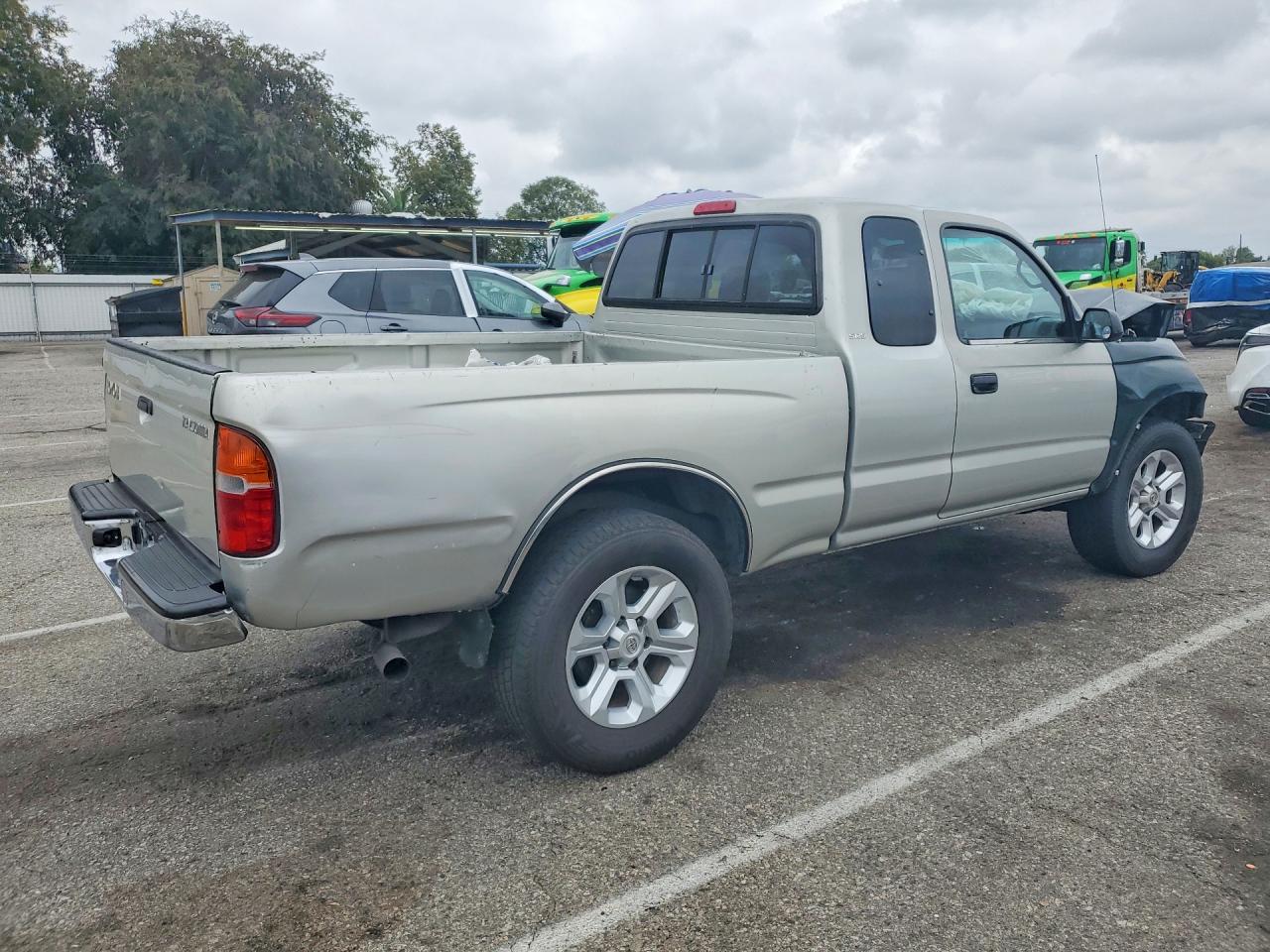 2000 Toyota Tacoma Xtracab Silver vin: 4TAWN72N3YZ598410