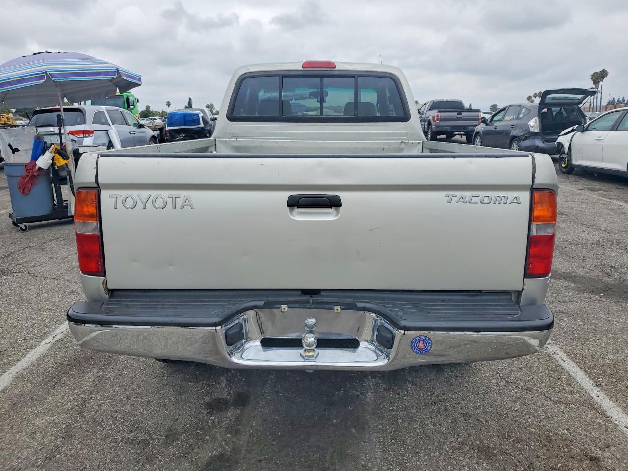 2000 Toyota Tacoma Xtracab Silver vin: 4TAWN72N3YZ598410