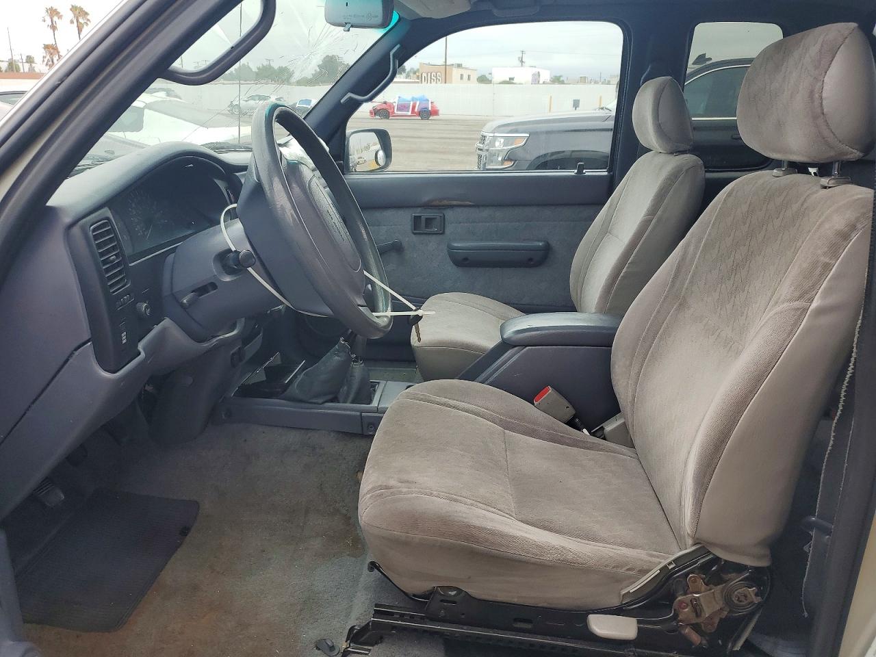 2000 Toyota Tacoma Xtracab Silver vin: 4TAWN72N3YZ598410