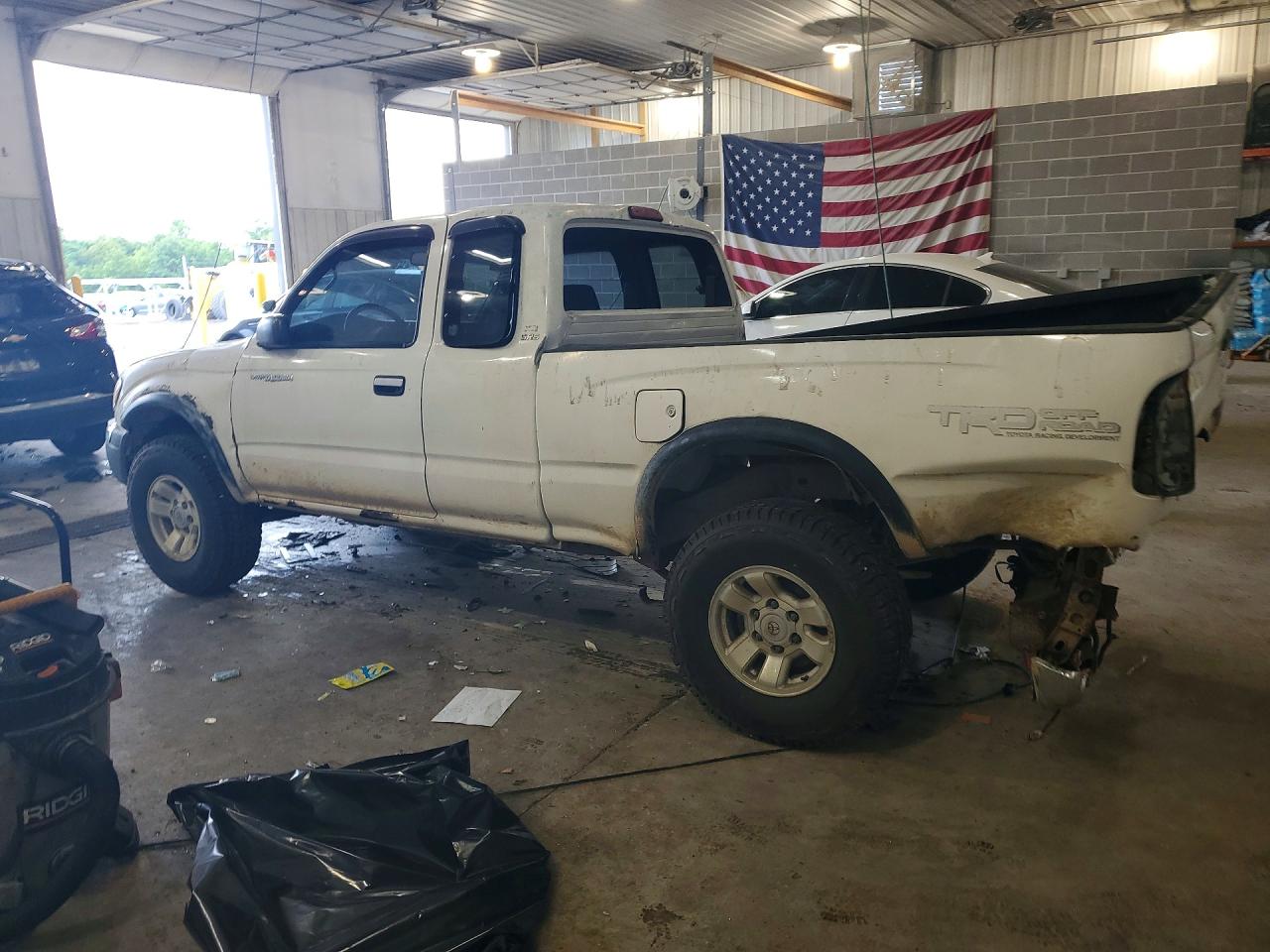 1999 Toyota Tacoma White vin: 4TAWN72N4XZ566418