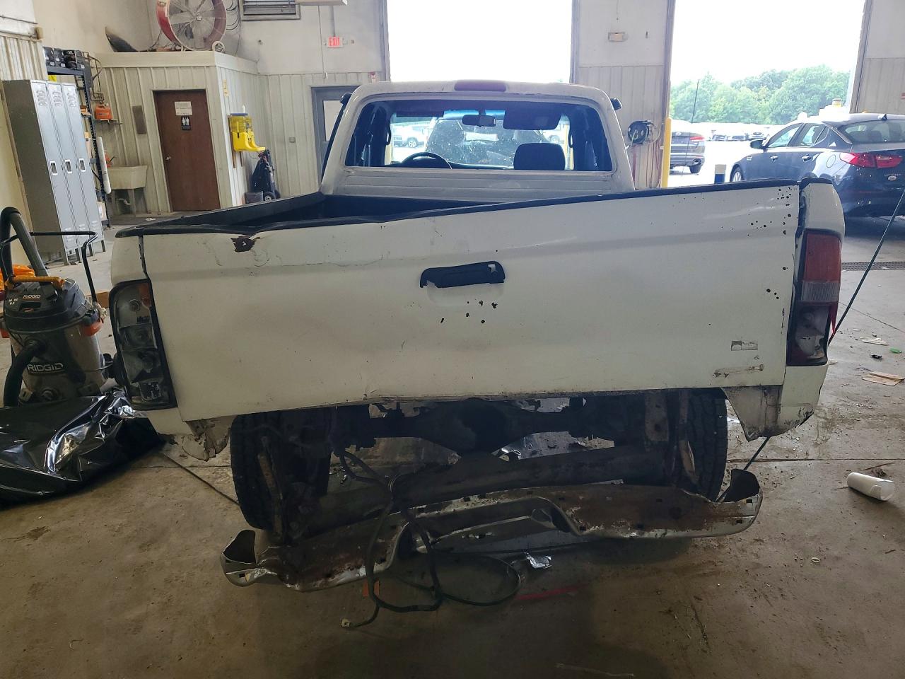 1999 Toyota Tacoma White vin: 4TAWN72N4XZ566418