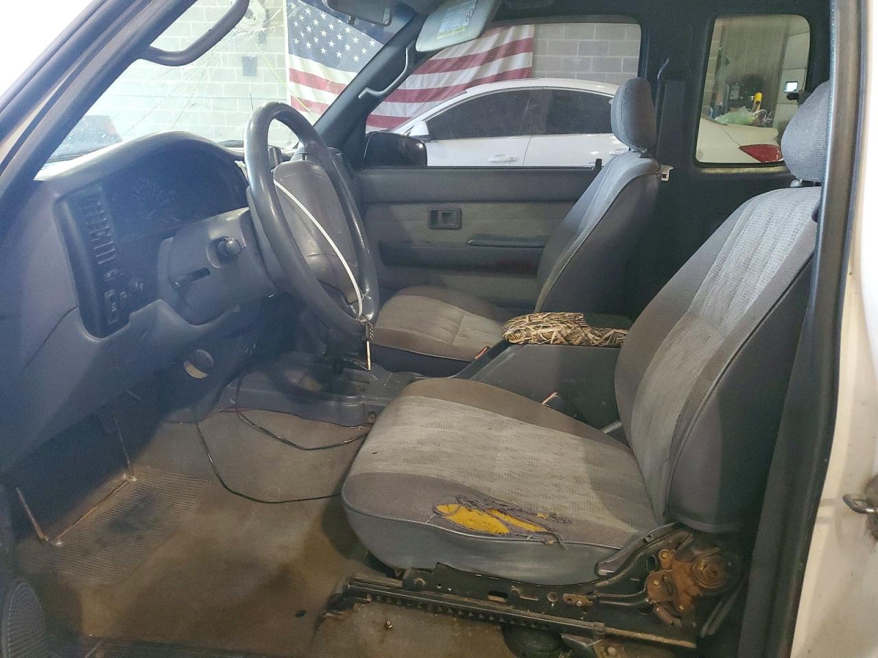 1999 Toyota Tacoma White vin: 4TAWN72N4XZ566418