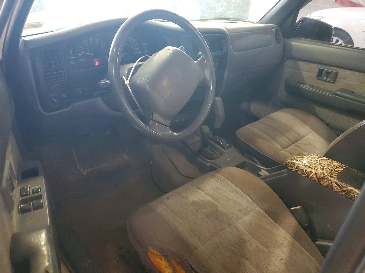 1999 Toyota Tacoma White vin: 4TAWN72N4XZ566418