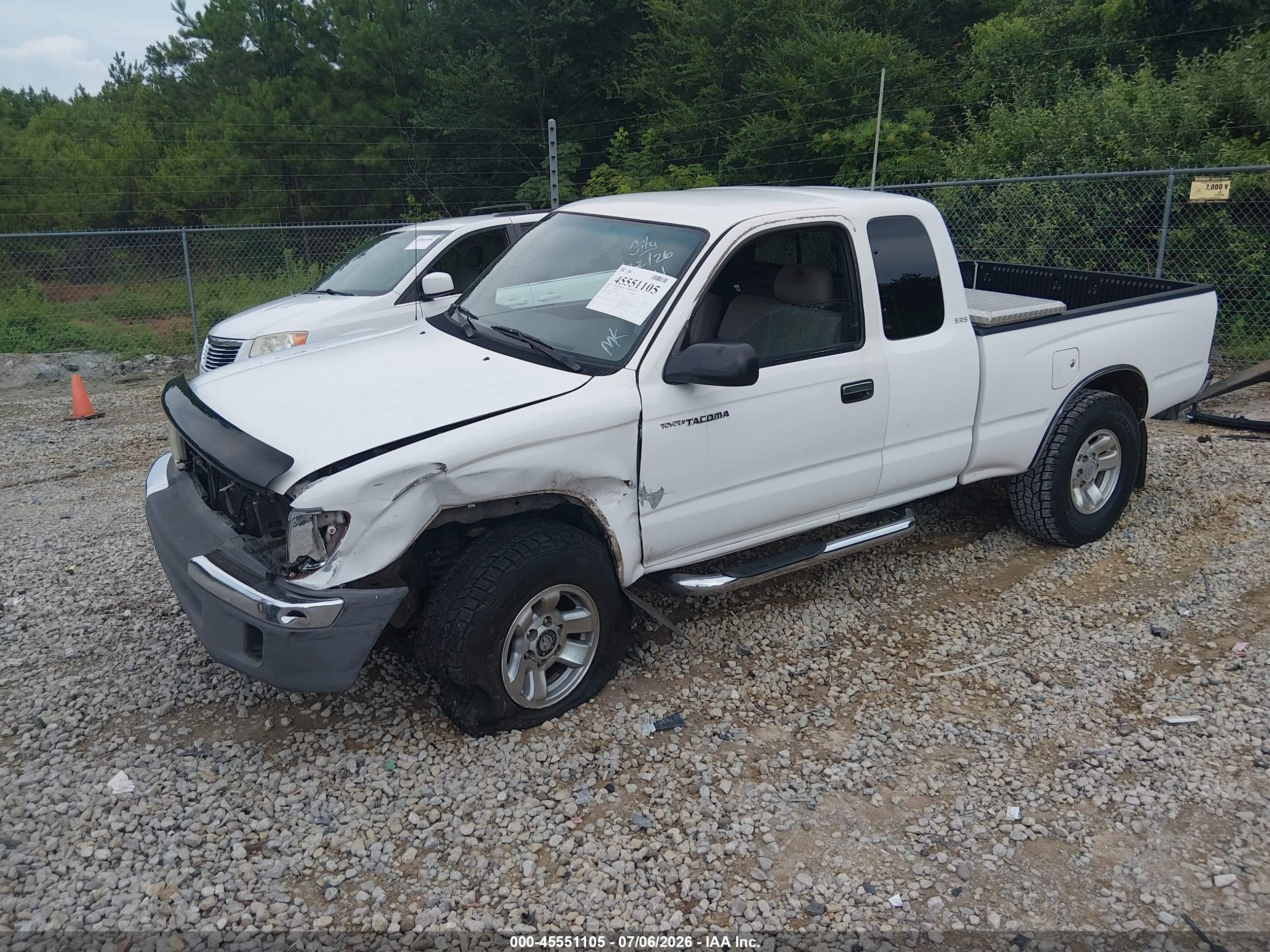 2000 Toyota Tacoma Base V6 White vin: 4TAWN72N4YZ661773