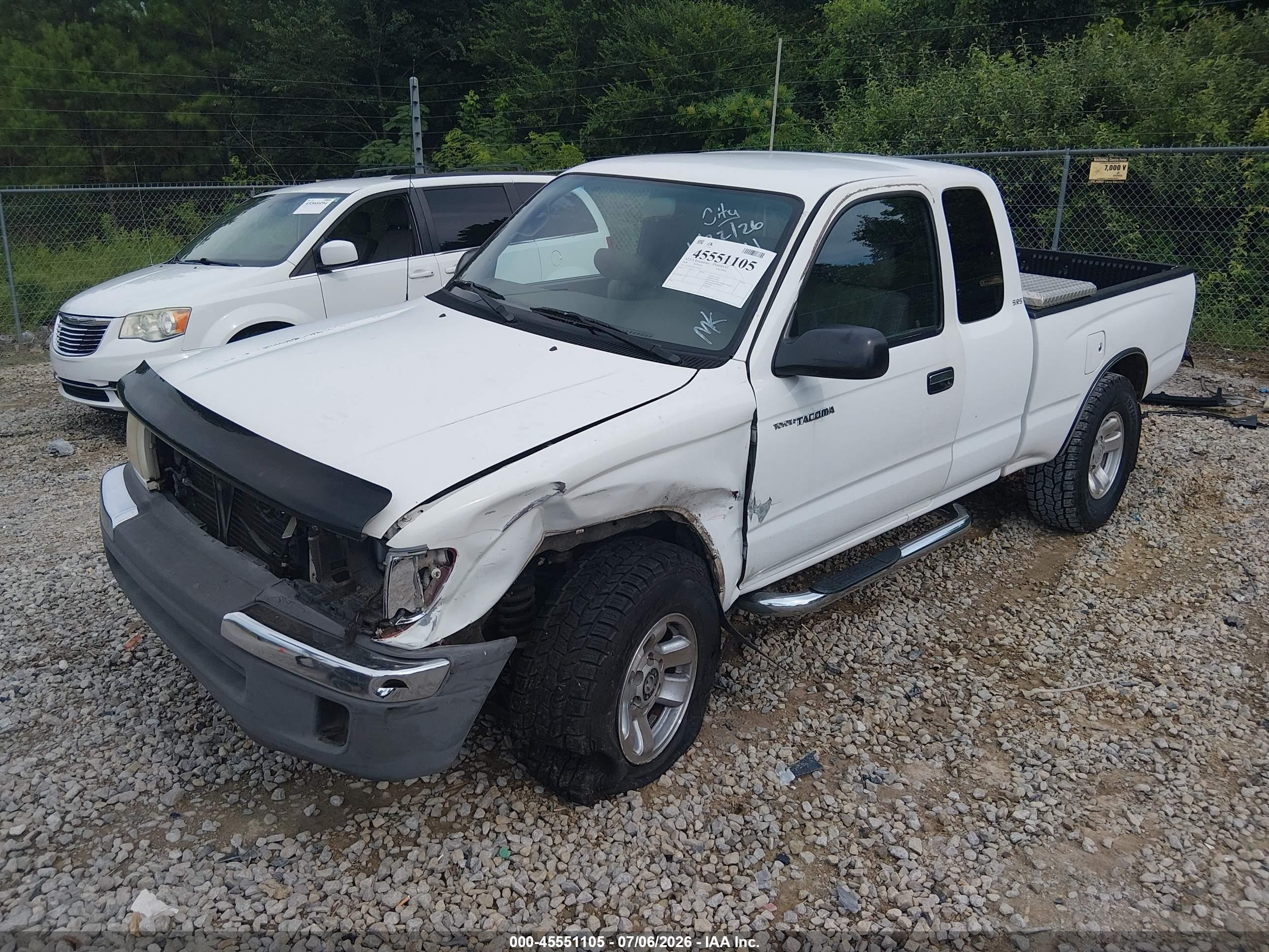2000 Toyota Tacoma Base V6 White vin: 4TAWN72N4YZ661773