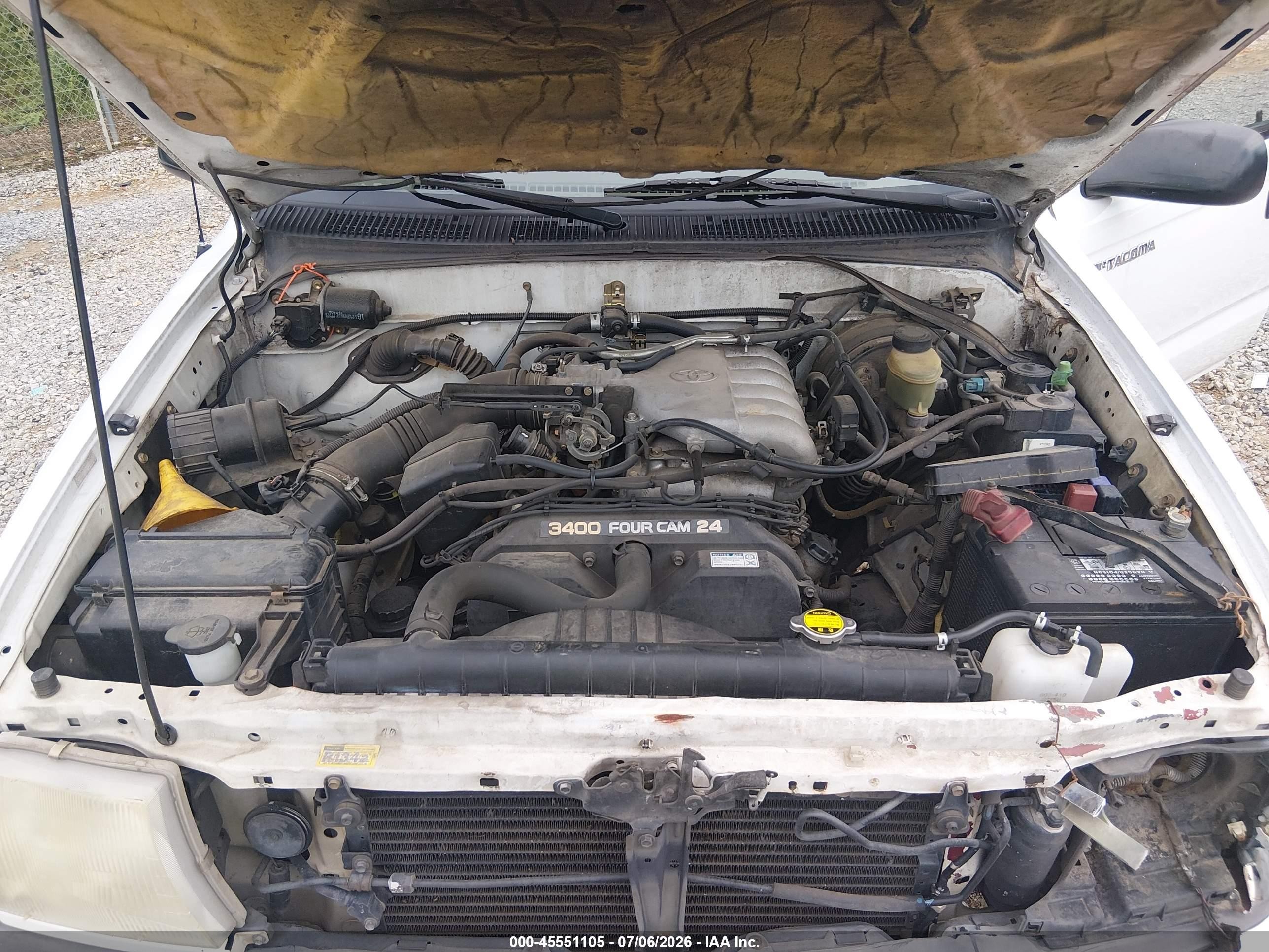 2000 Toyota Tacoma Base V6 White vin: 4TAWN72N4YZ661773