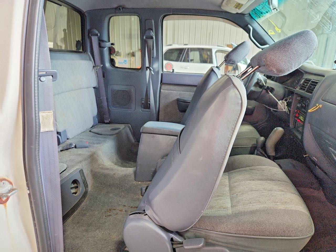 1999 Toyota Tacoma V6 White vin: 4TAWN72N5XZ560210