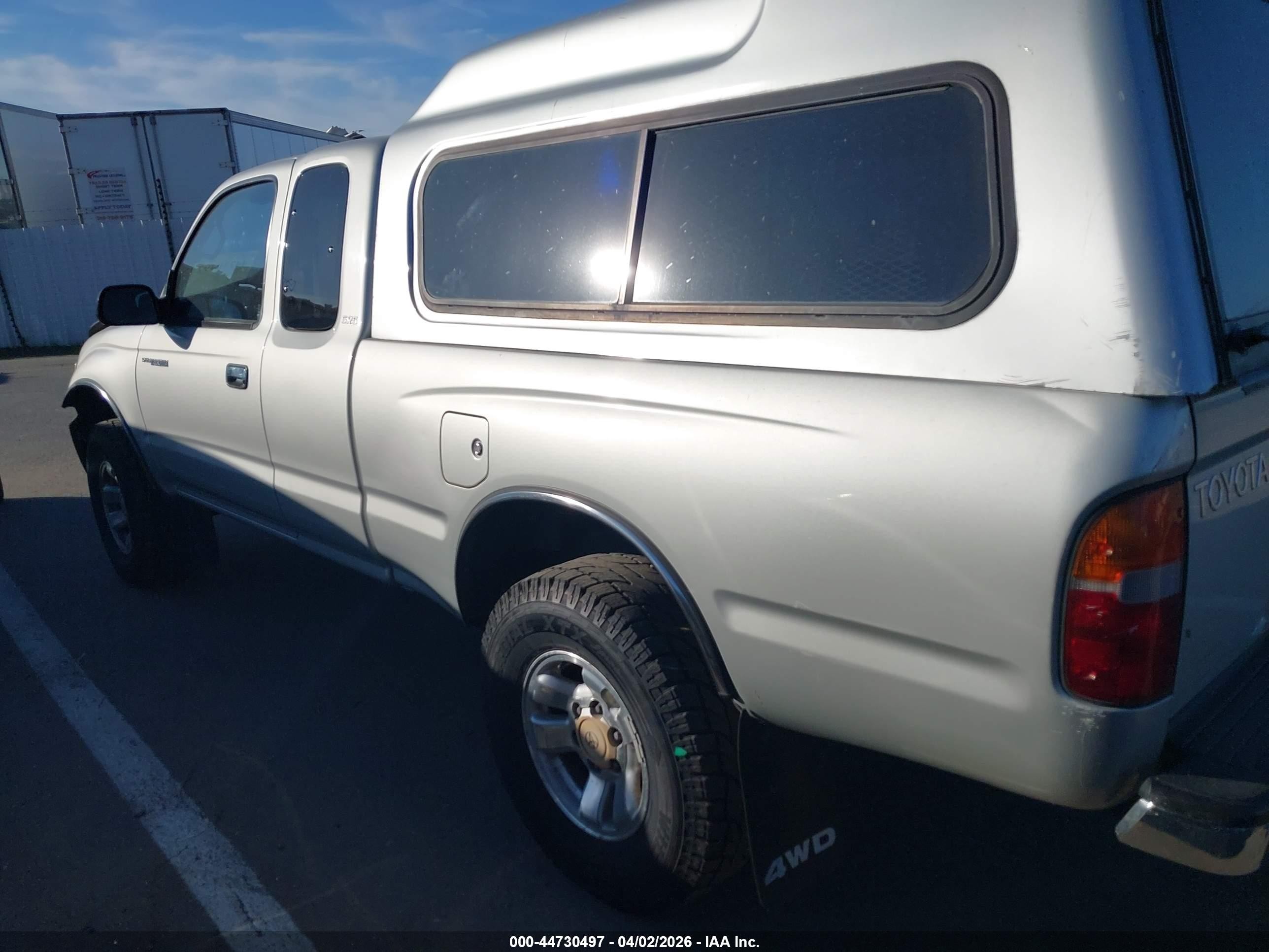 2000 Toyota Tacoma Base V6 Silver vin: 4TAWN72N6YZ604278