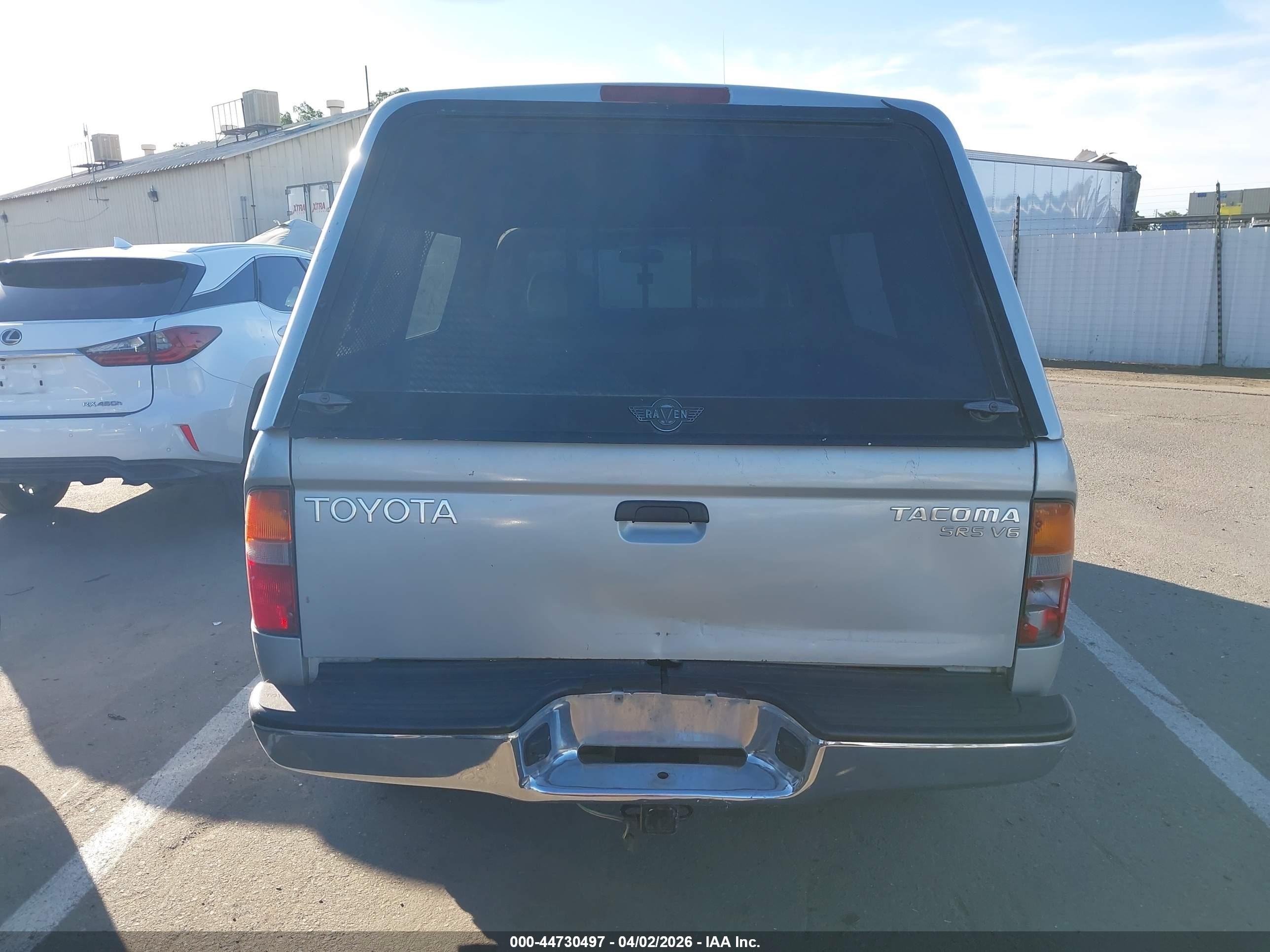 2000 Toyota Tacoma Base V6 Silver vin: 4TAWN72N6YZ604278