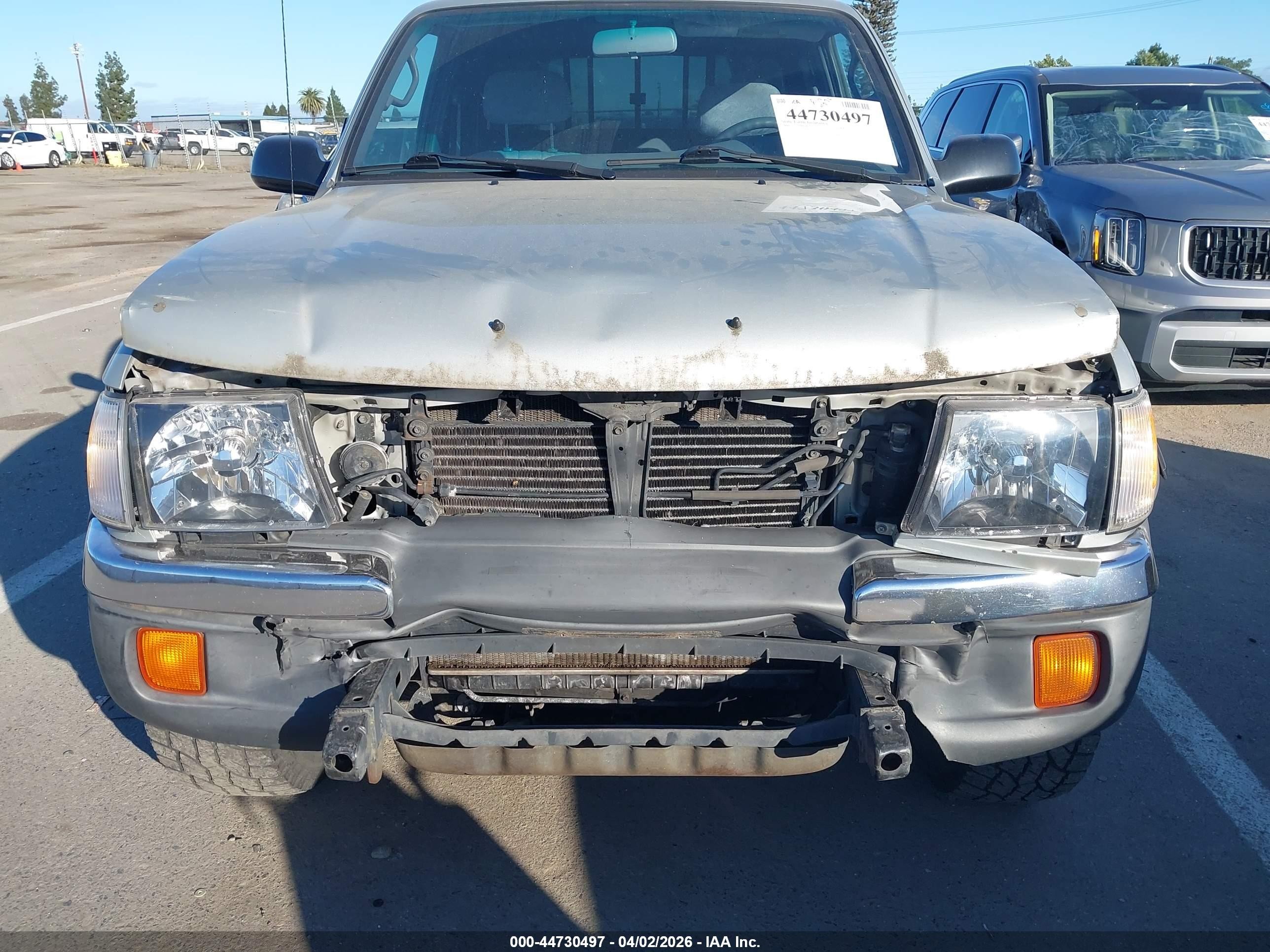 2000 Toyota Tacoma Base V6 Silver vin: 4TAWN72N6YZ604278