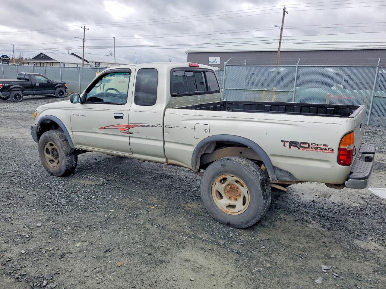 2000 Toyota Tacoma Xtracab Silver vin: 4TAWN72N6YZ617631