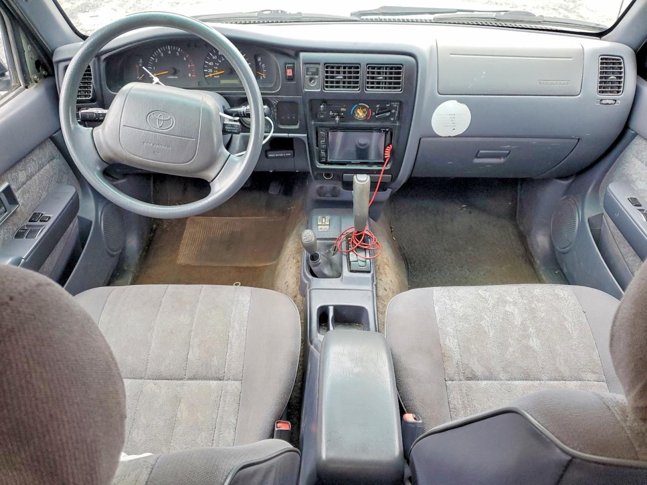 2000 Toyota Tacoma Xtracab Silver vin: 4TAWN72N6YZ617631