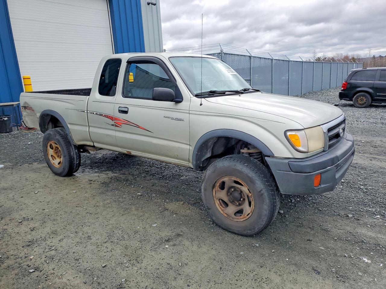 2000 Toyota Tacoma Xtracab Silver vin: 4TAWN72N6YZ617631