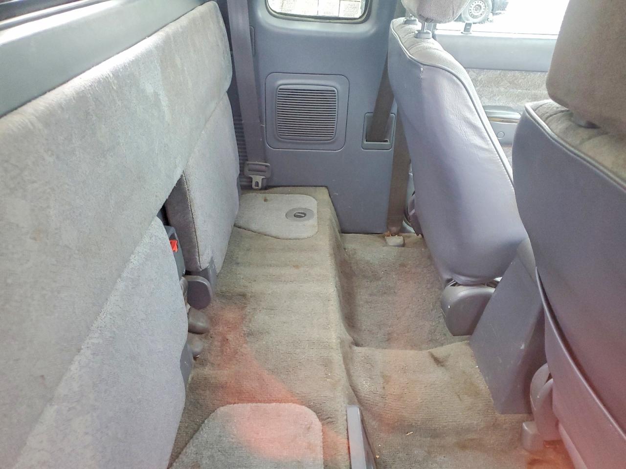 2000 Toyota Tacoma Xtracab Silver vin: 4TAWN72N6YZ617631