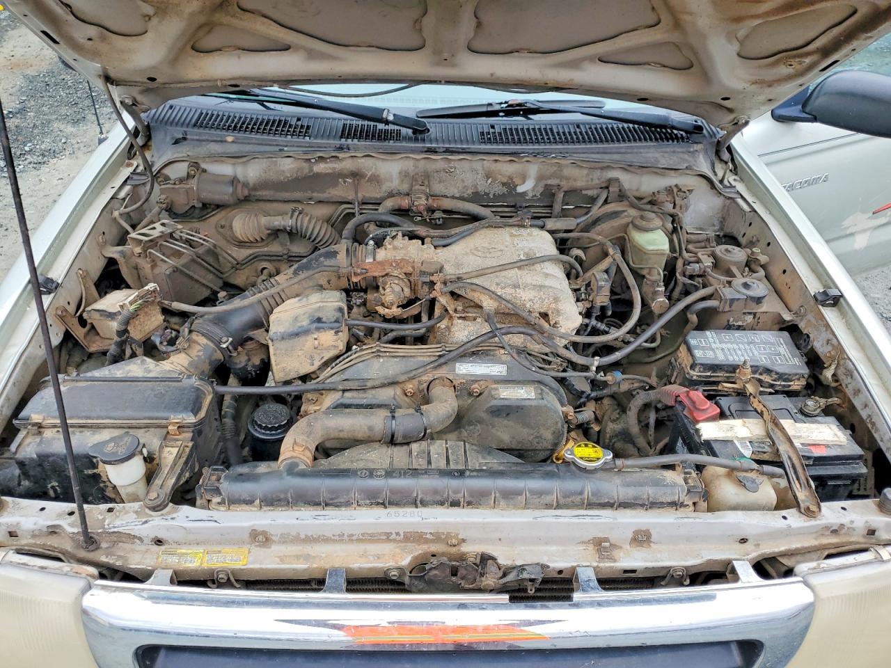 2000 Toyota Tacoma Xtracab Silver vin: 4TAWN72N6YZ617631