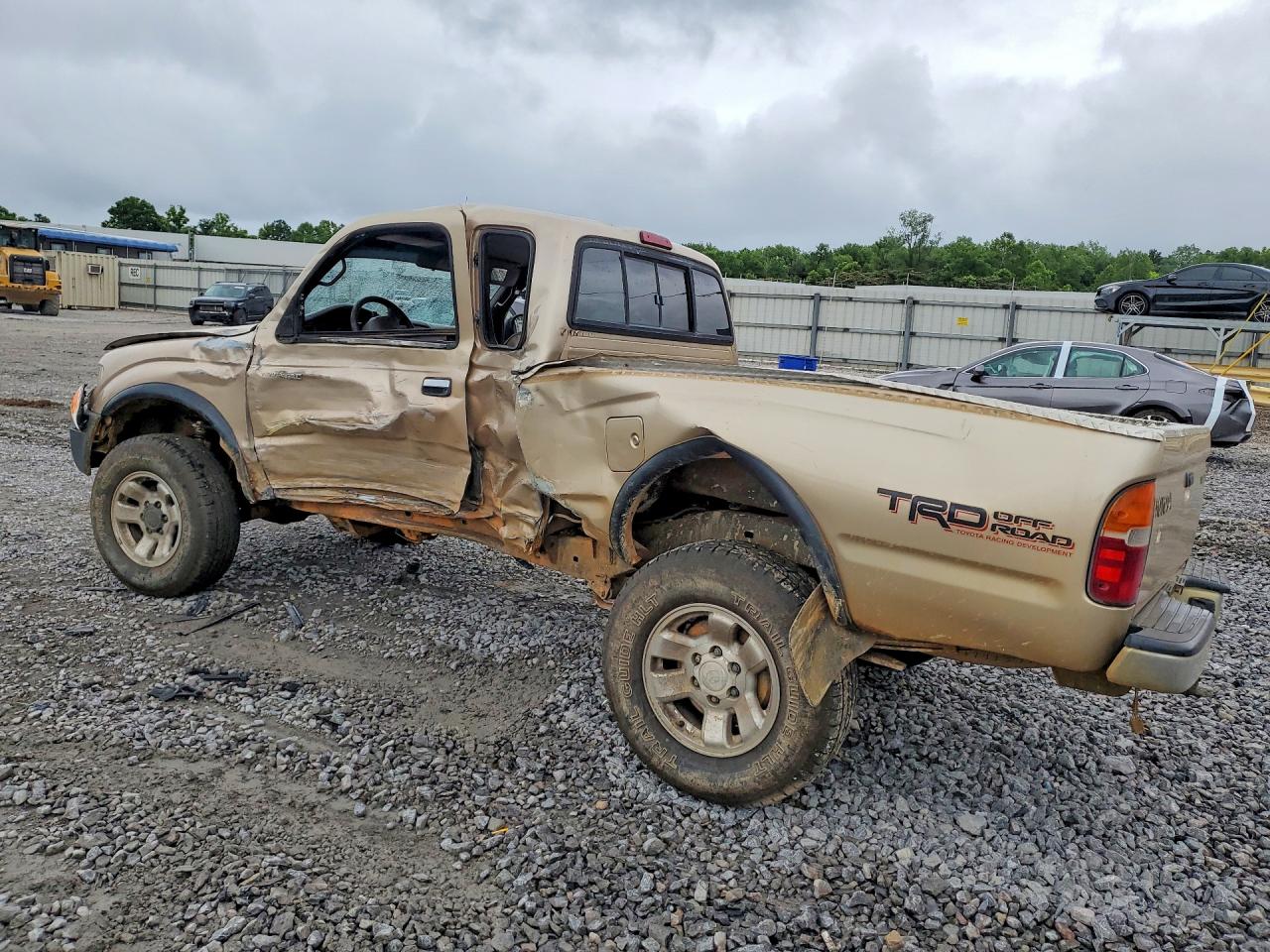 2000 Toyota Tacoma Xtracab Gold vin: 4TAWN72N7YZ665686