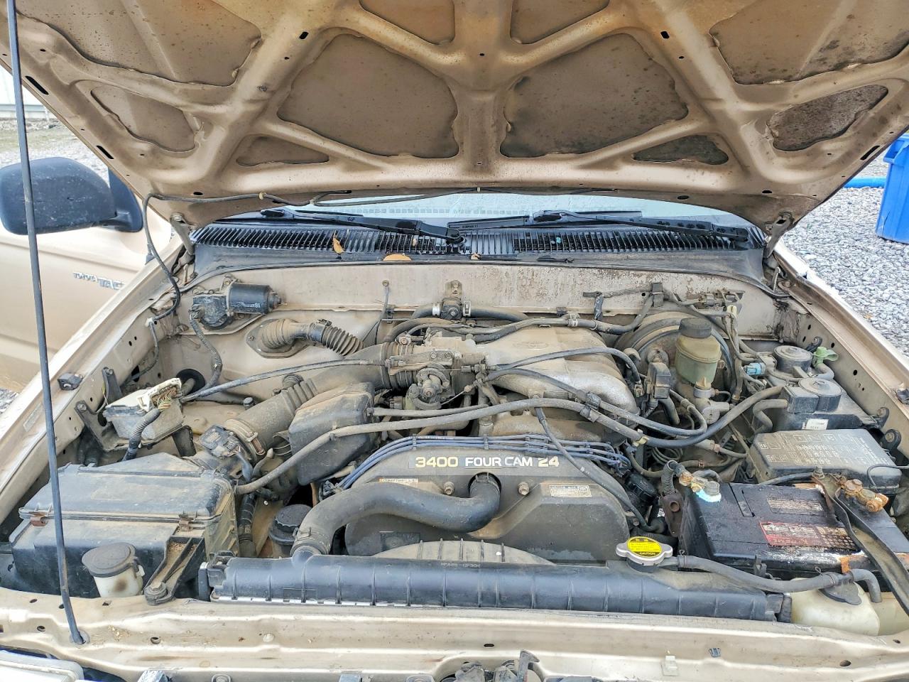 2000 Toyota Tacoma Xtracab Gold vin: 4TAWN72N7YZ665686