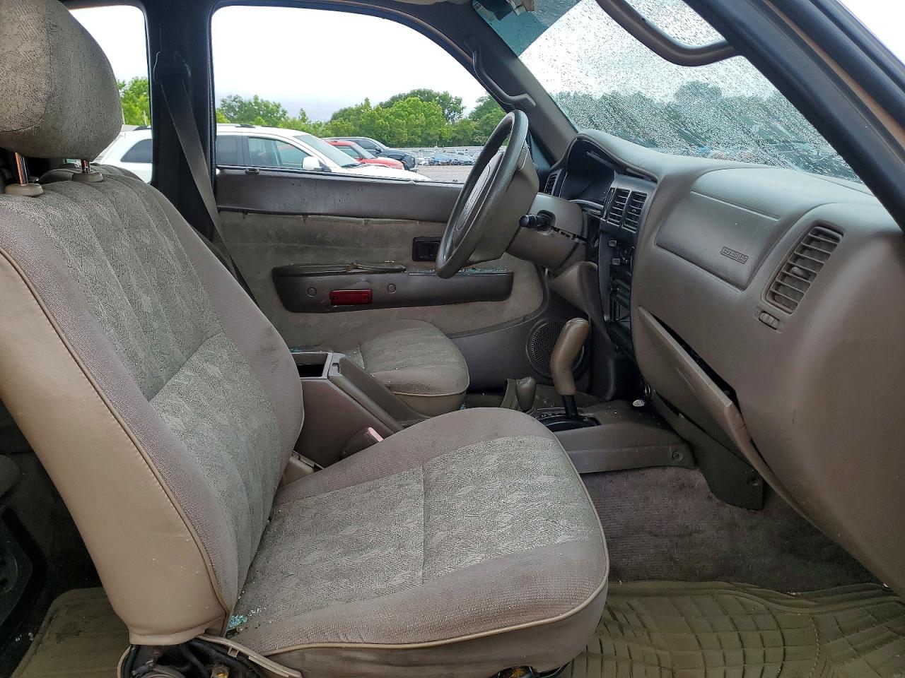 2000 Toyota Tacoma Xtracab Gold vin: 4TAWN72N7YZ665686