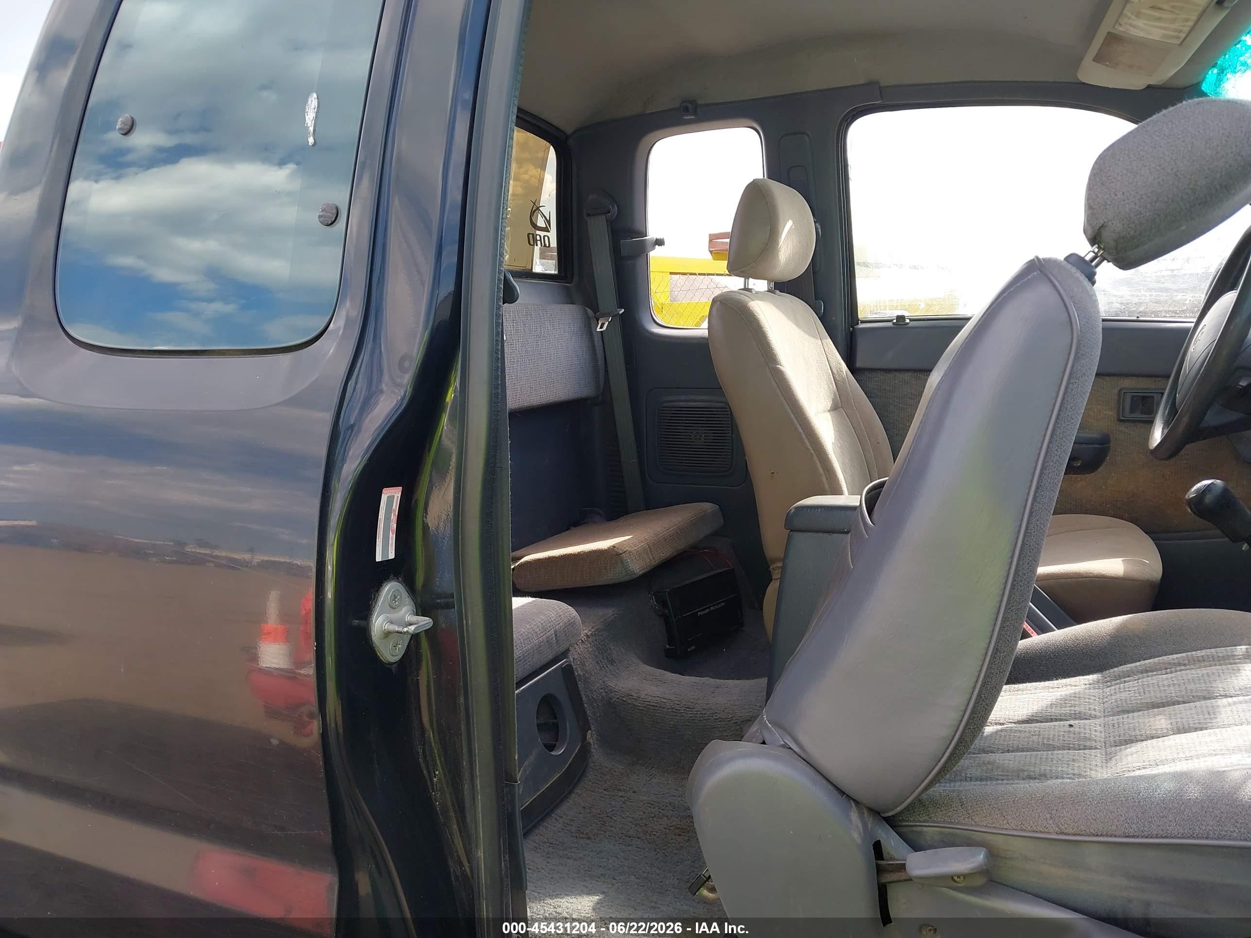1998 Toyota Tacoma Base V6 Черный vin: 4TAWN72N8WZ060511