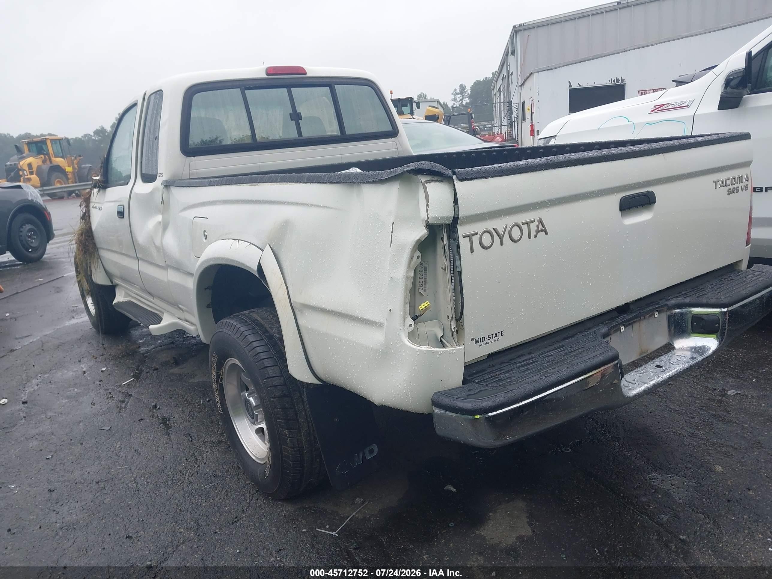 1998 Toyota Tacoma Base V6 White vin: 4TAWN72N8WZ173116