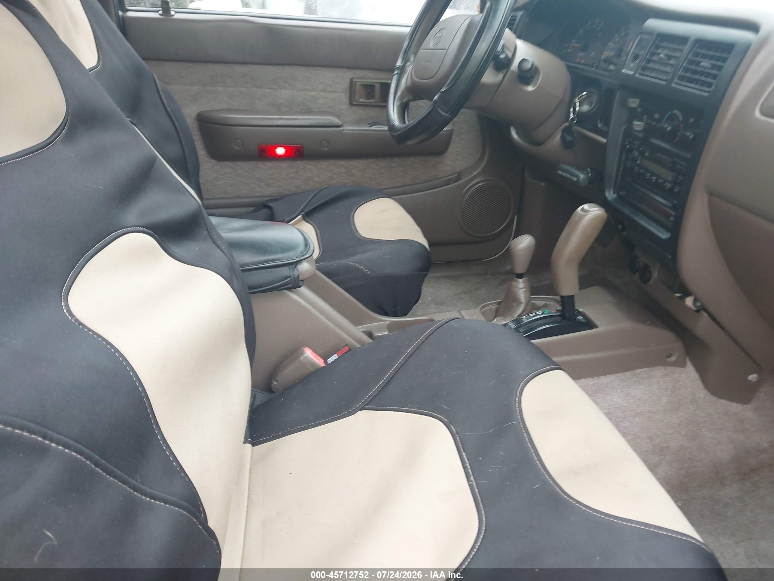 1998 Toyota Tacoma Base V6 White vin: 4TAWN72N8WZ173116