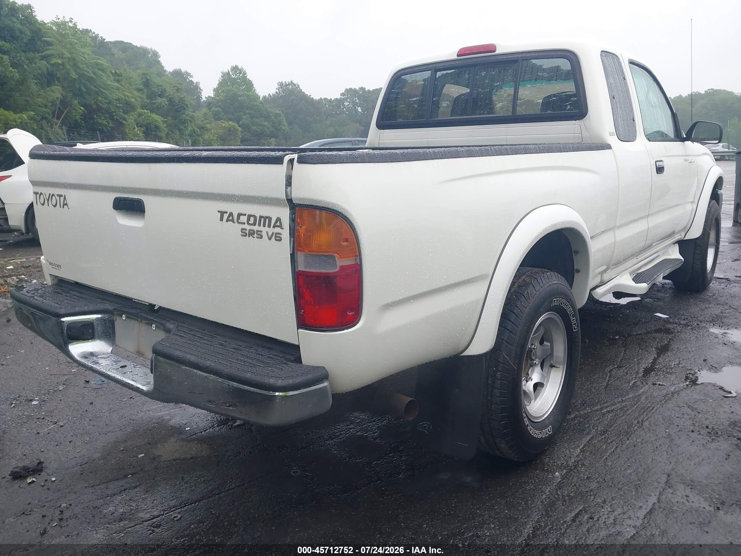 1998 Toyota Tacoma Base V6 White vin: 4TAWN72N8WZ173116