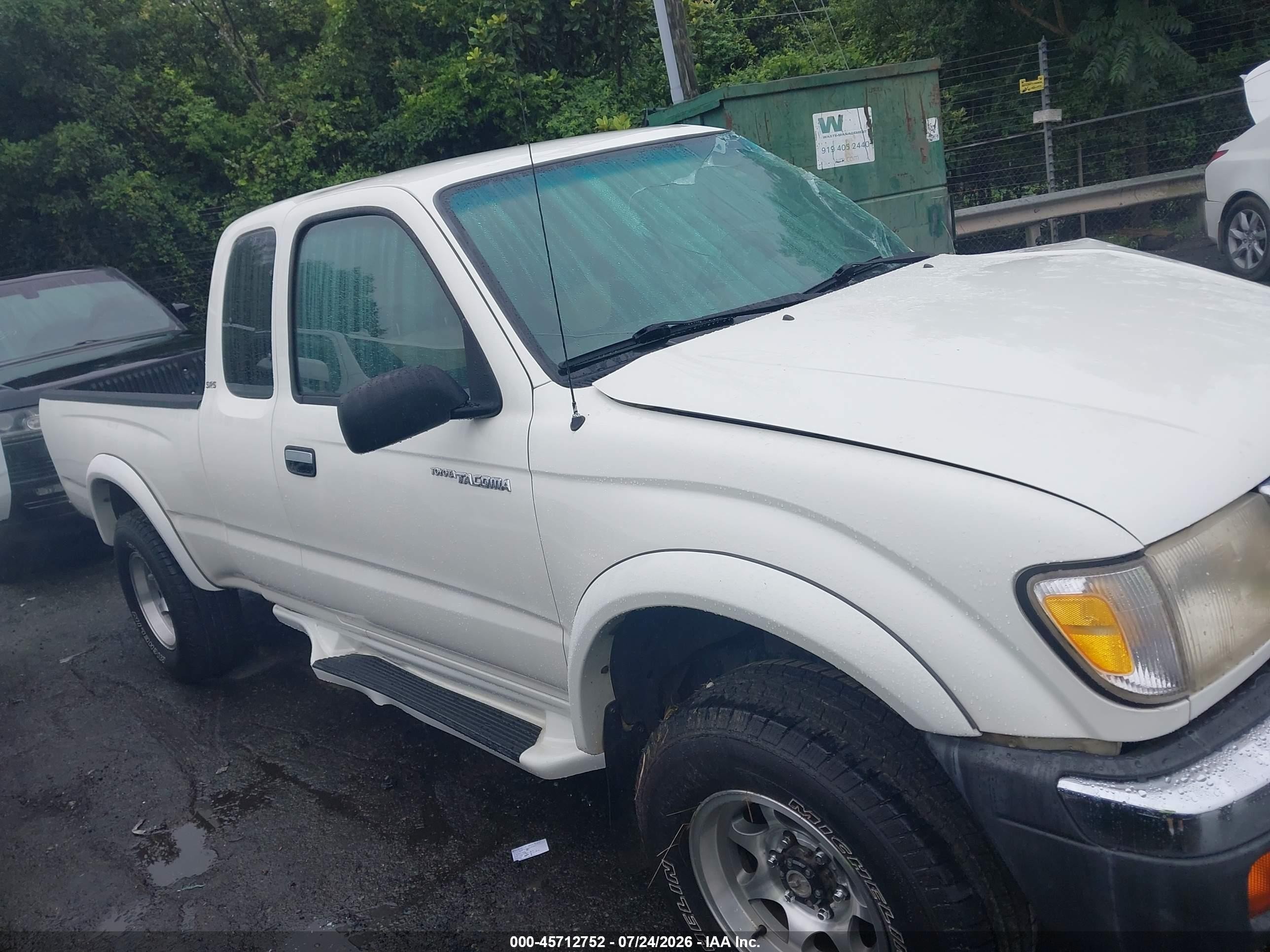 1998 Toyota Tacoma Base V6 White vin: 4TAWN72N8WZ173116