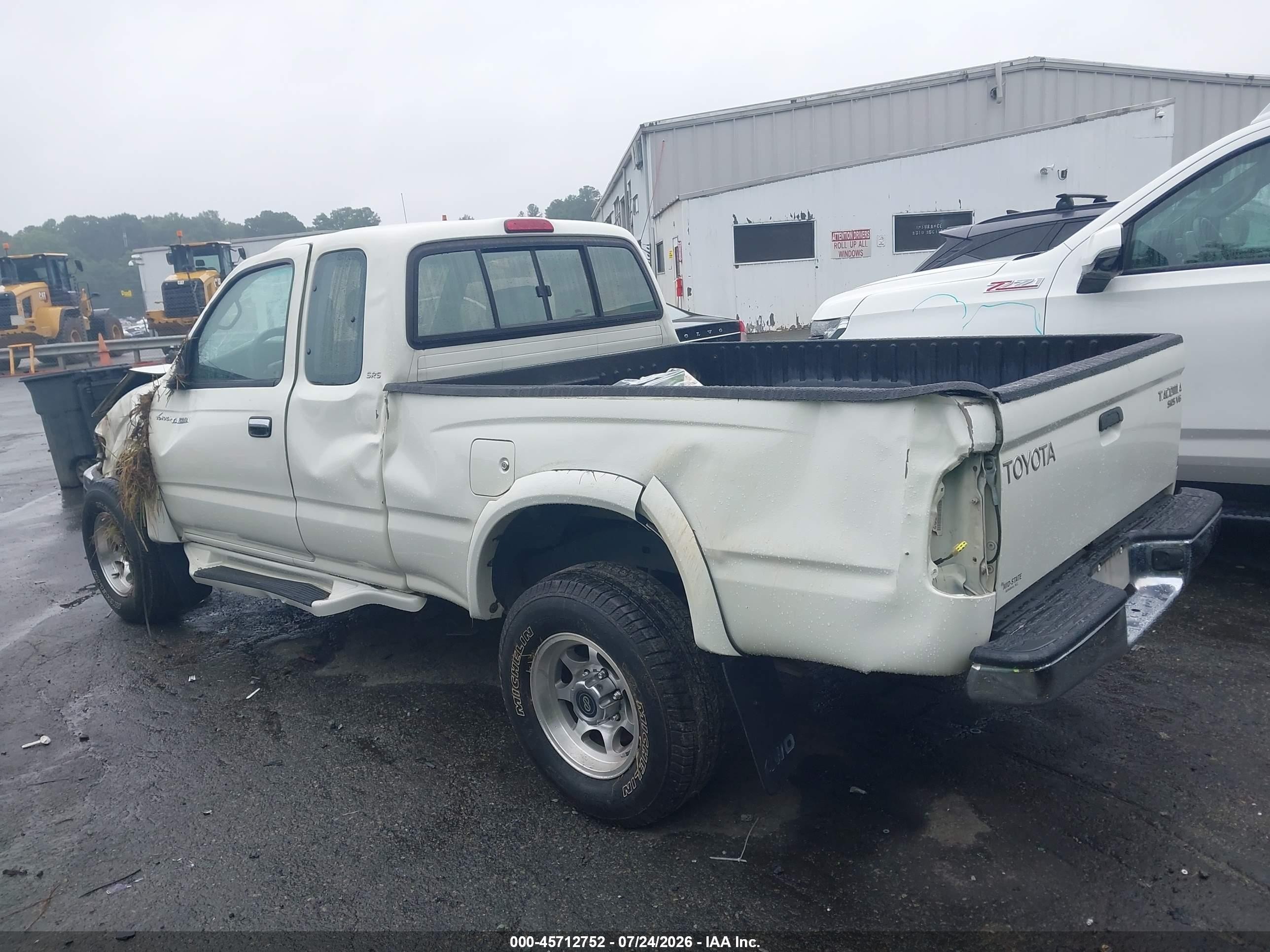 1998 Toyota Tacoma Base V6 White vin: 4TAWN72N8WZ173116
