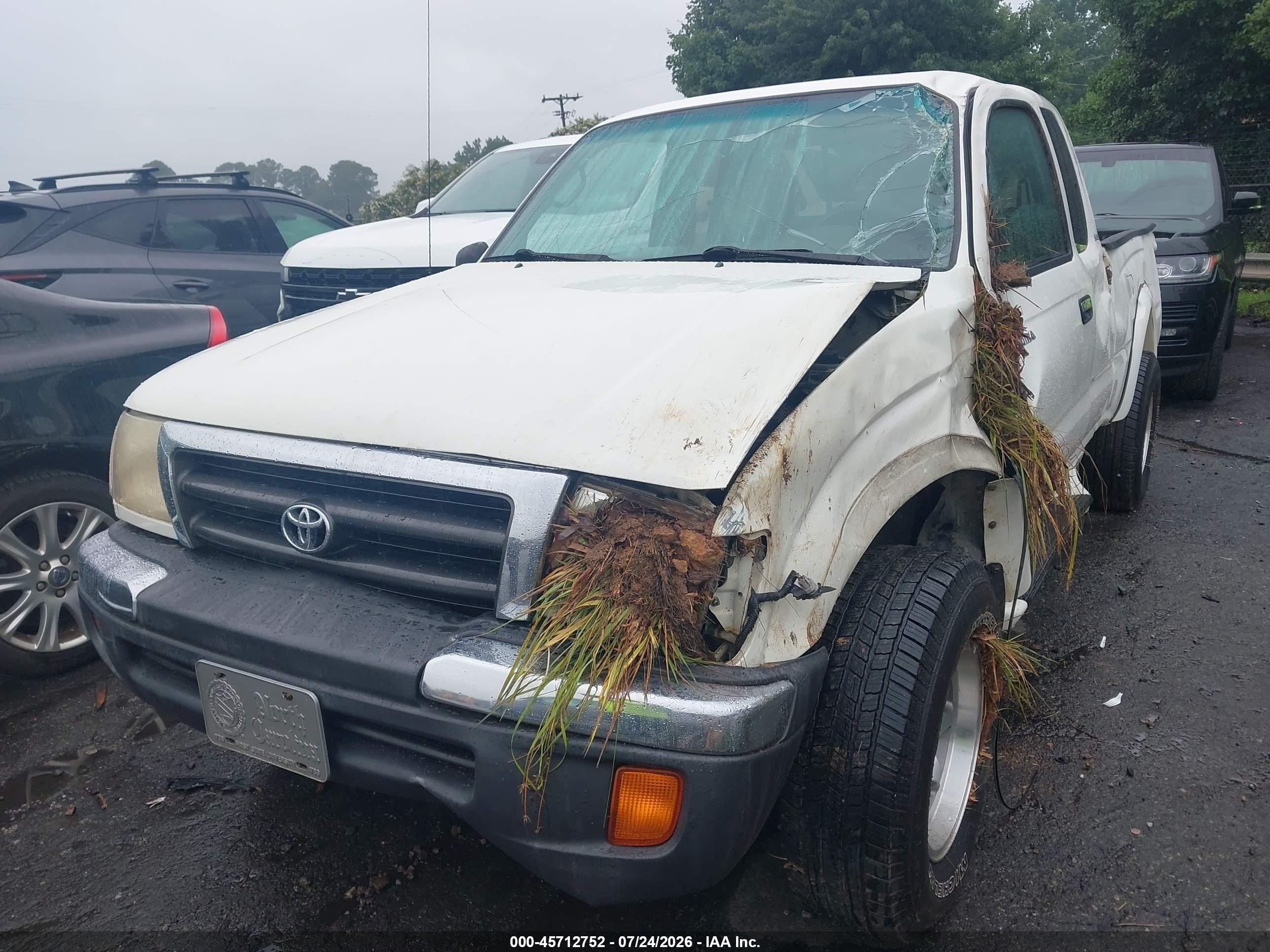 1998 Toyota Tacoma Base V6 White vin: 4TAWN72N8WZ173116