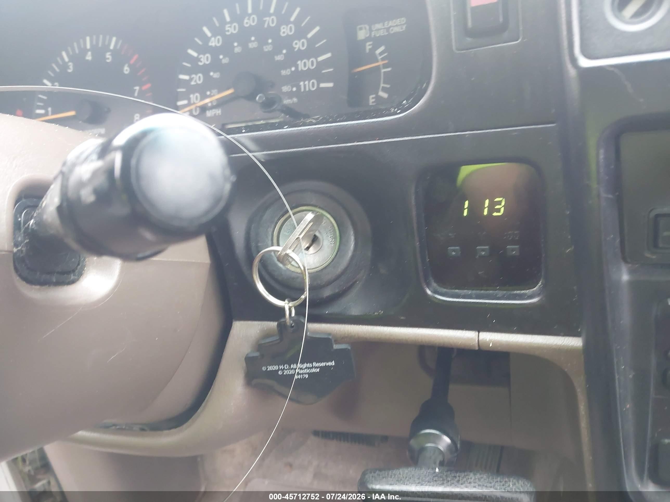 1998 Toyota Tacoma Base V6 White vin: 4TAWN72N8WZ173116