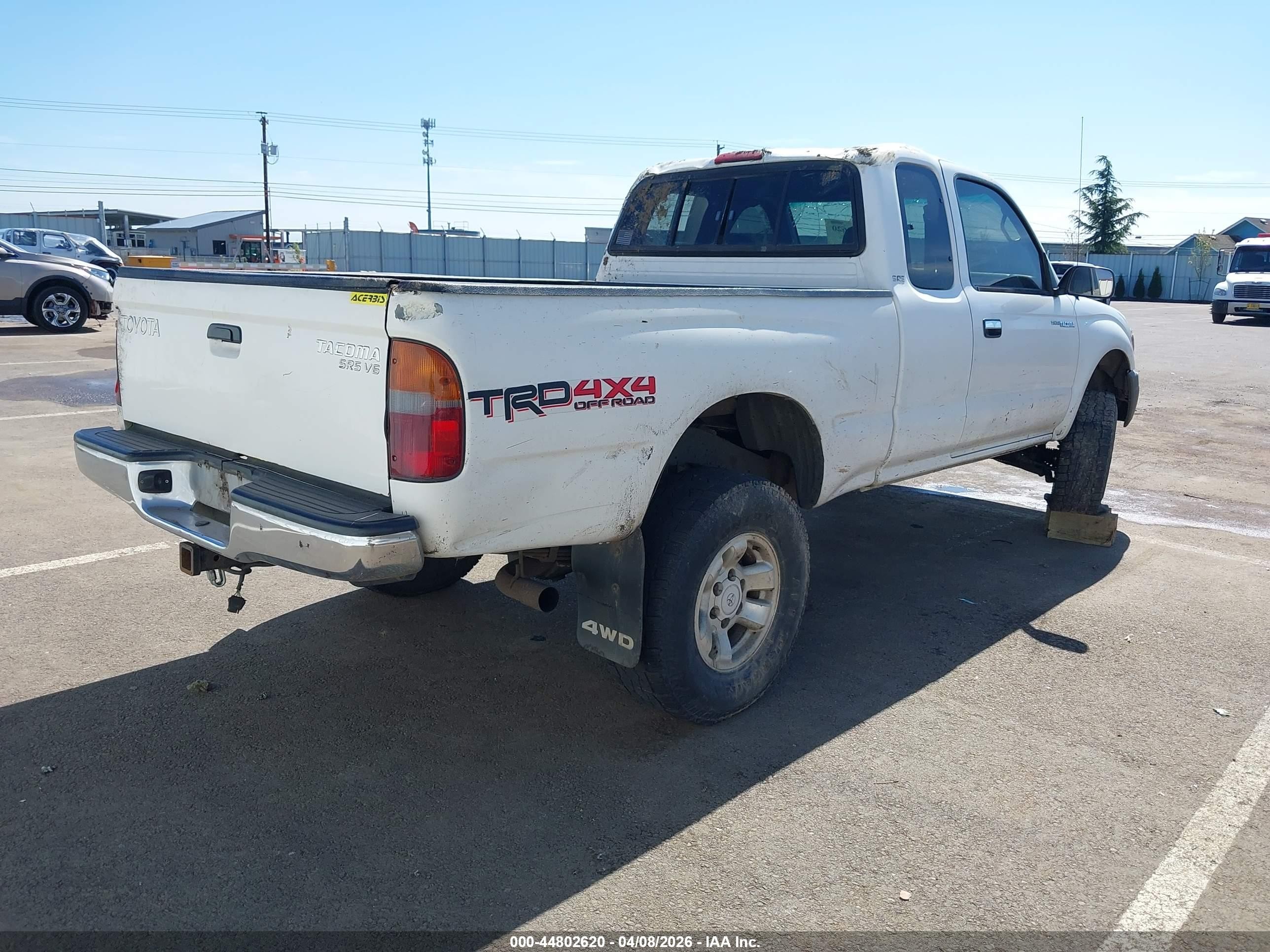 1999 Toyota Tacoma   White vin: 4TAWN72N8XZ450624