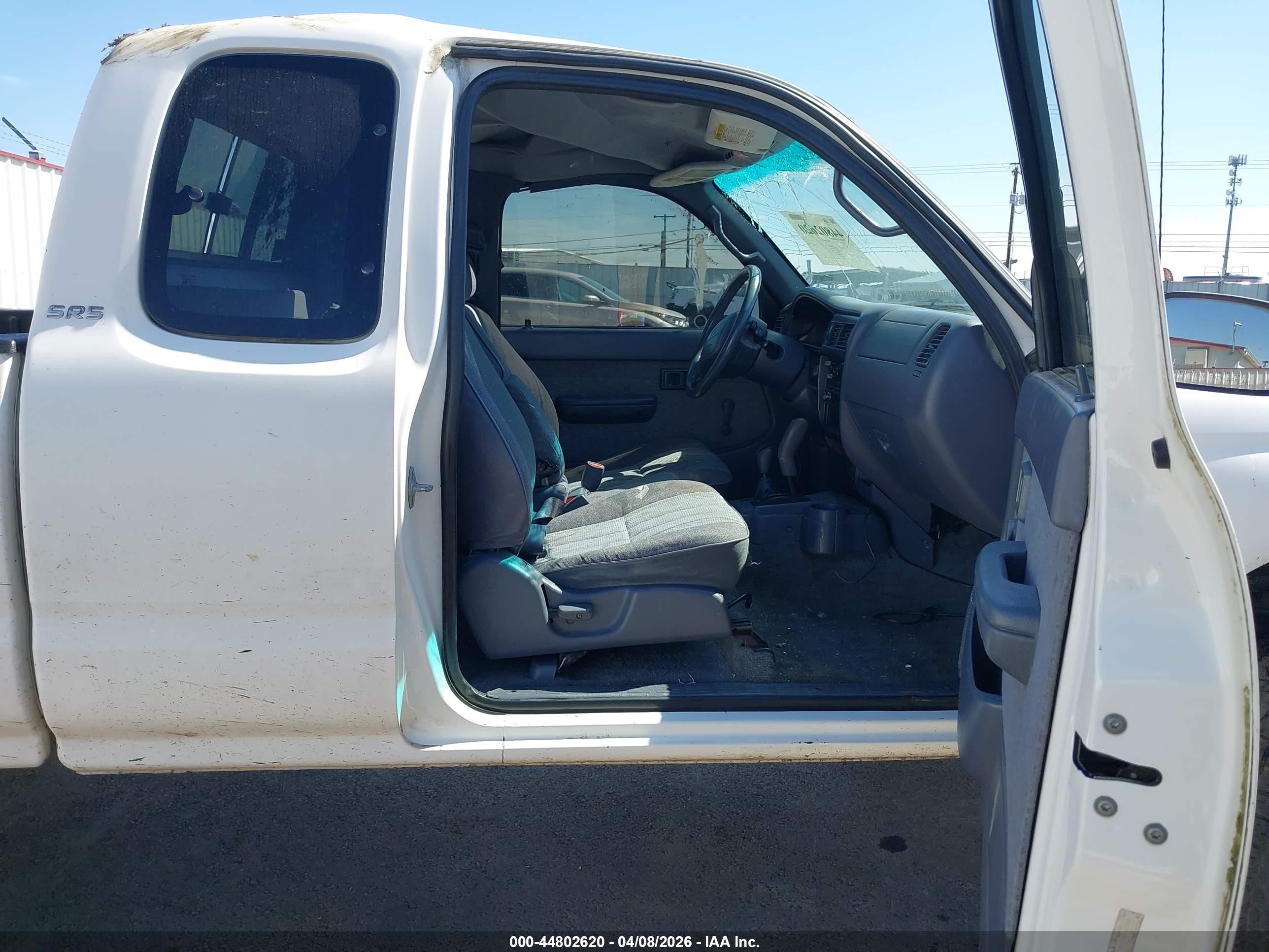 1999 Toyota Tacoma   White vin: 4TAWN72N8XZ450624
