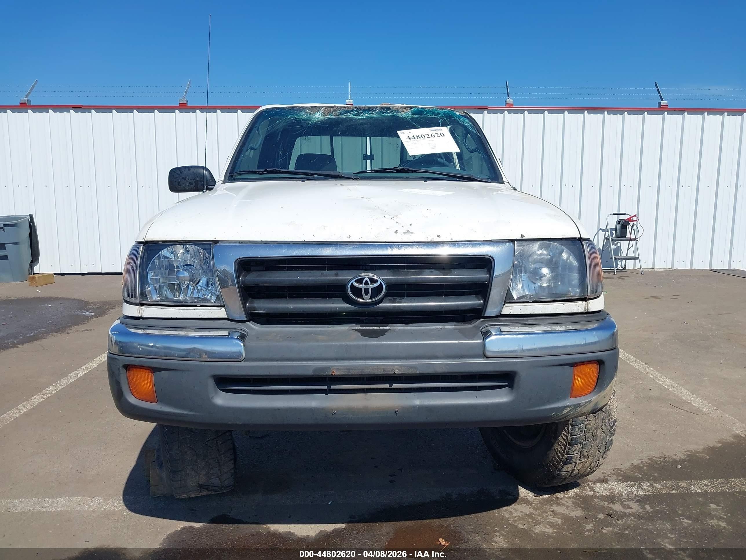 1999 Toyota Tacoma   White vin: 4TAWN72N8XZ450624