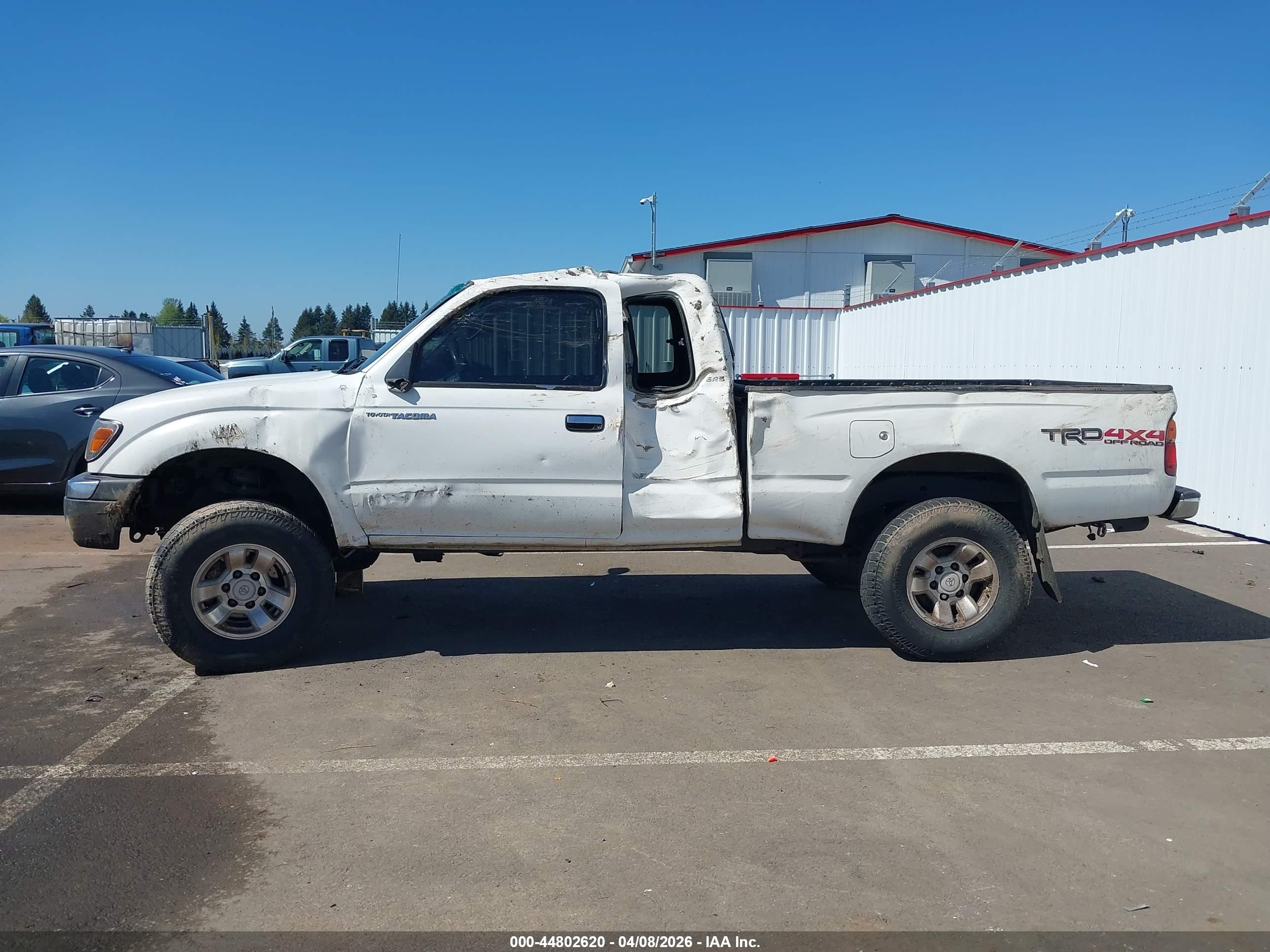 1999 Toyota Tacoma   White vin: 4TAWN72N8XZ450624