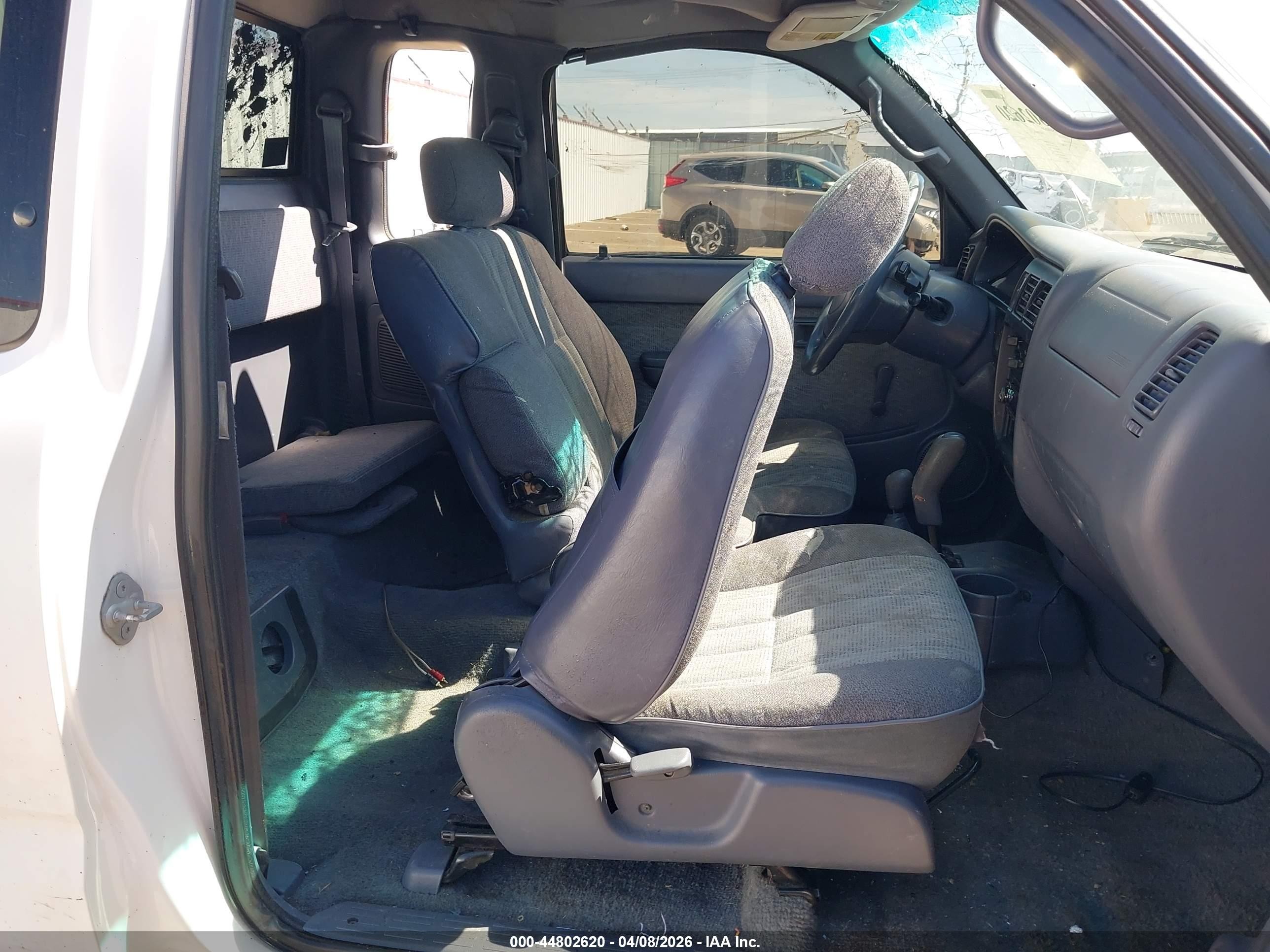 1999 Toyota Tacoma   White vin: 4TAWN72N8XZ450624