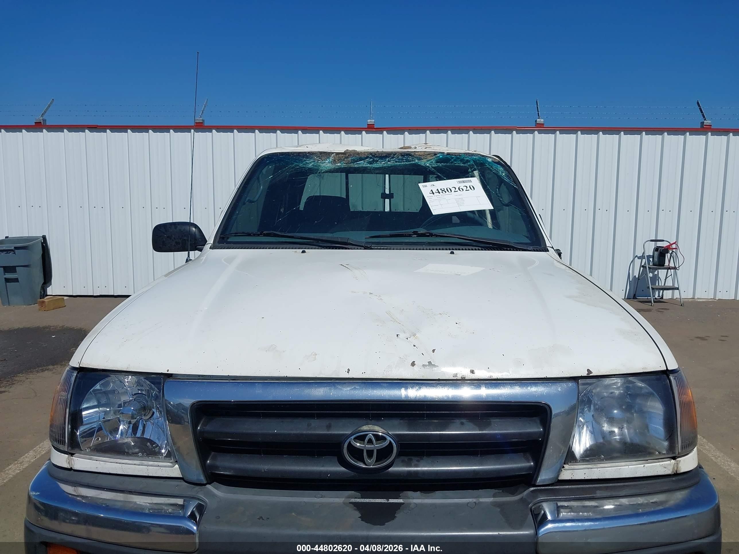 1999 Toyota Tacoma   White vin: 4TAWN72N8XZ450624