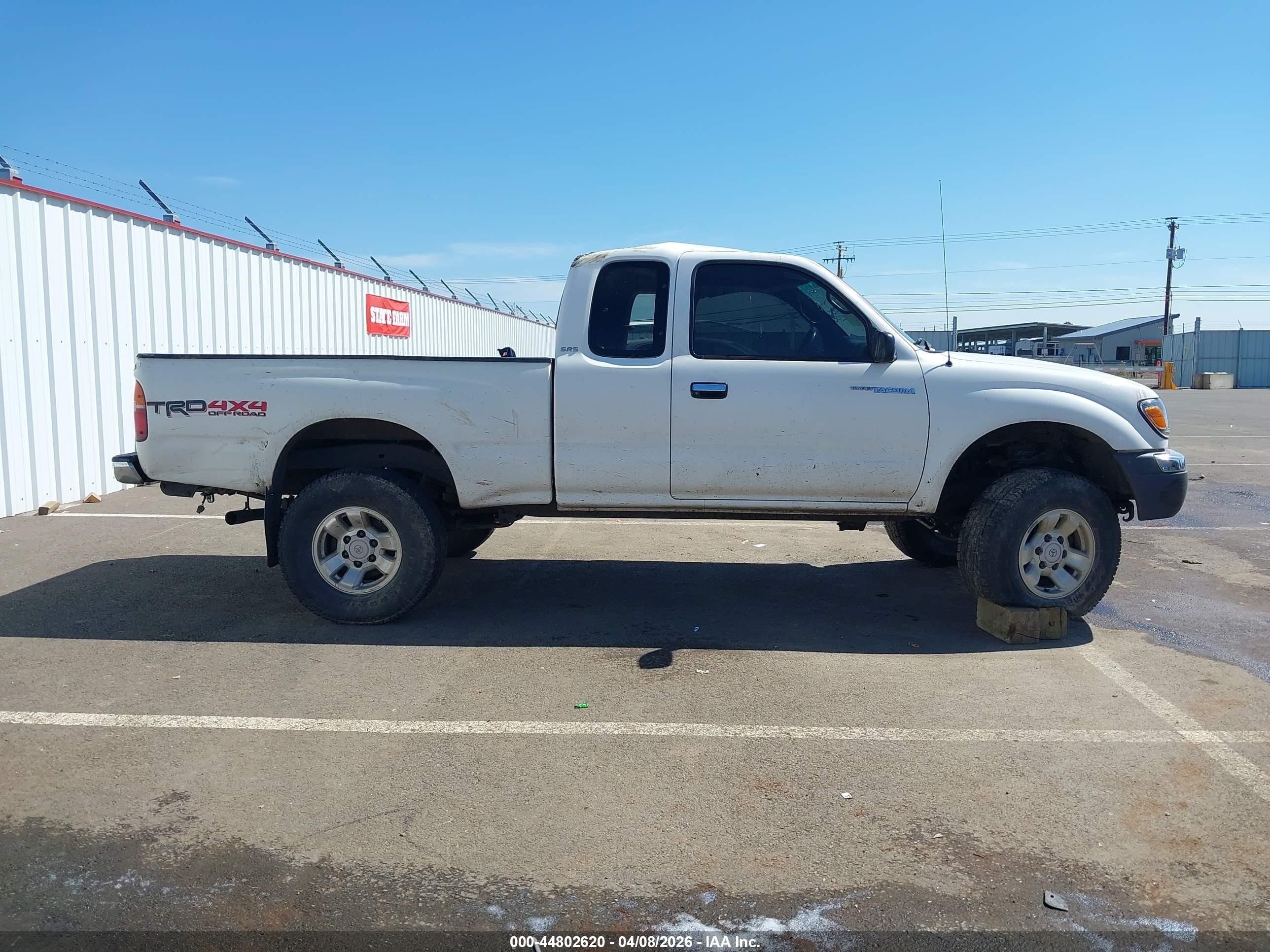 1999 Toyota Tacoma   White vin: 4TAWN72N8XZ450624