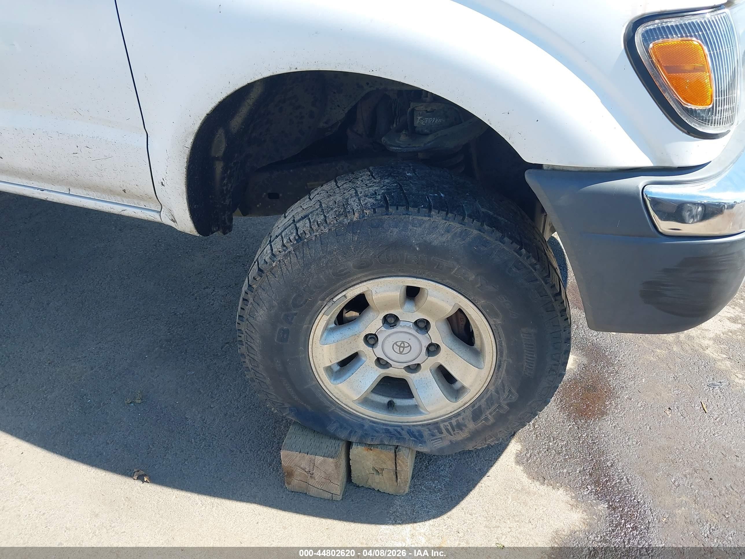 1999 Toyota Tacoma   White vin: 4TAWN72N8XZ450624