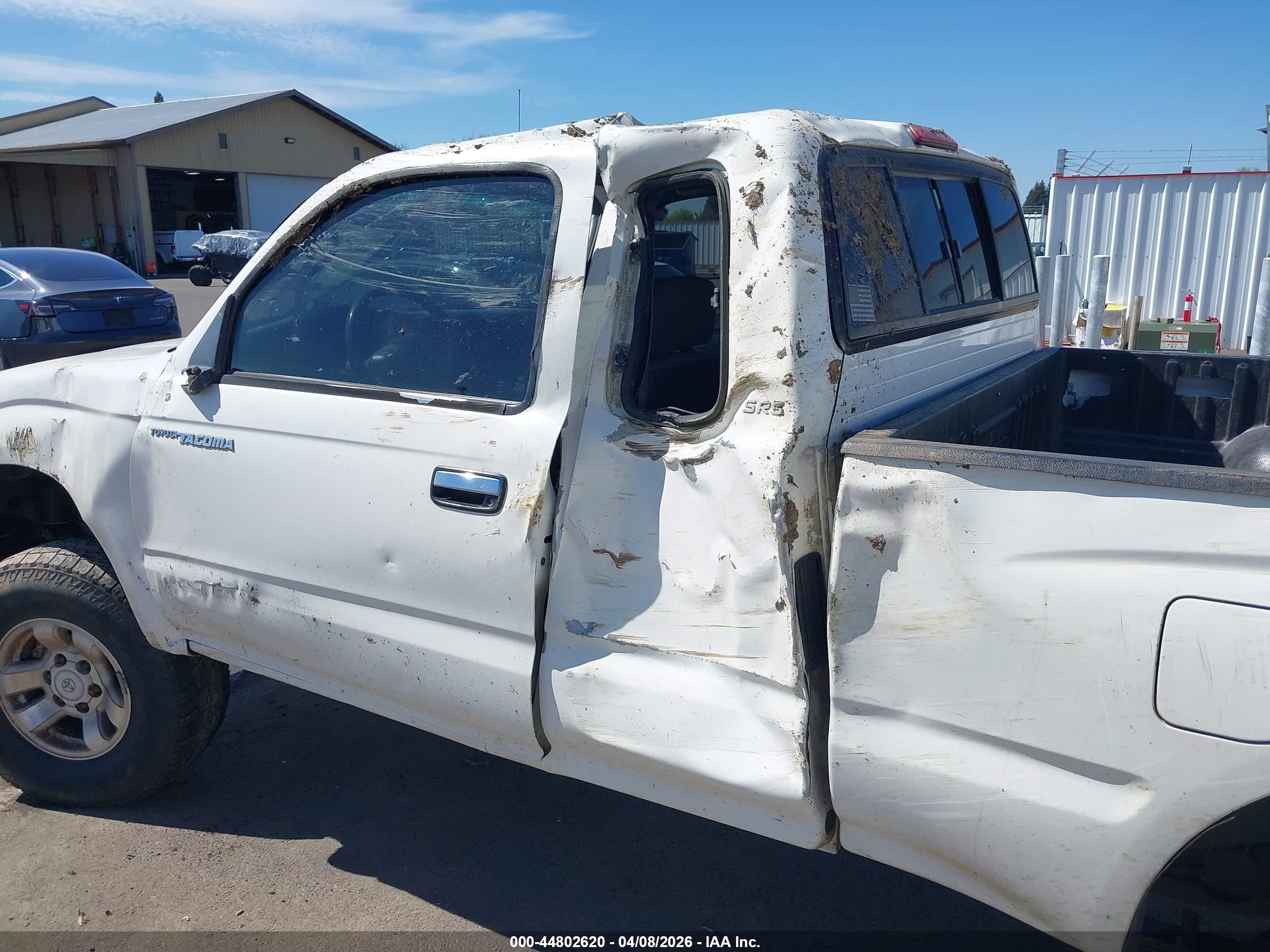 1999 Toyota Tacoma   White vin: 4TAWN72N8XZ450624
