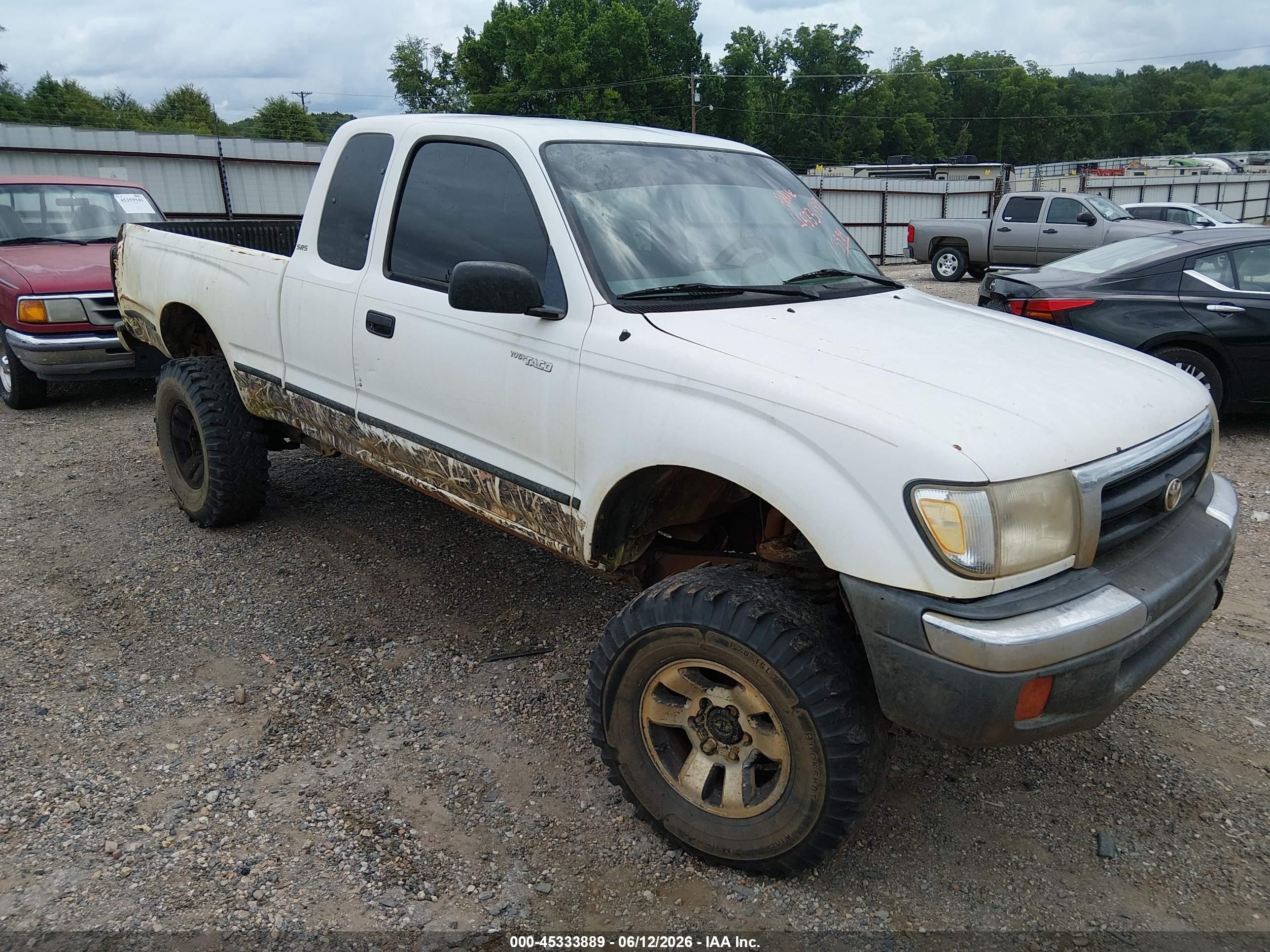 1999 Toyota Tacoma White vin: 4TAWN72N8XZ550660