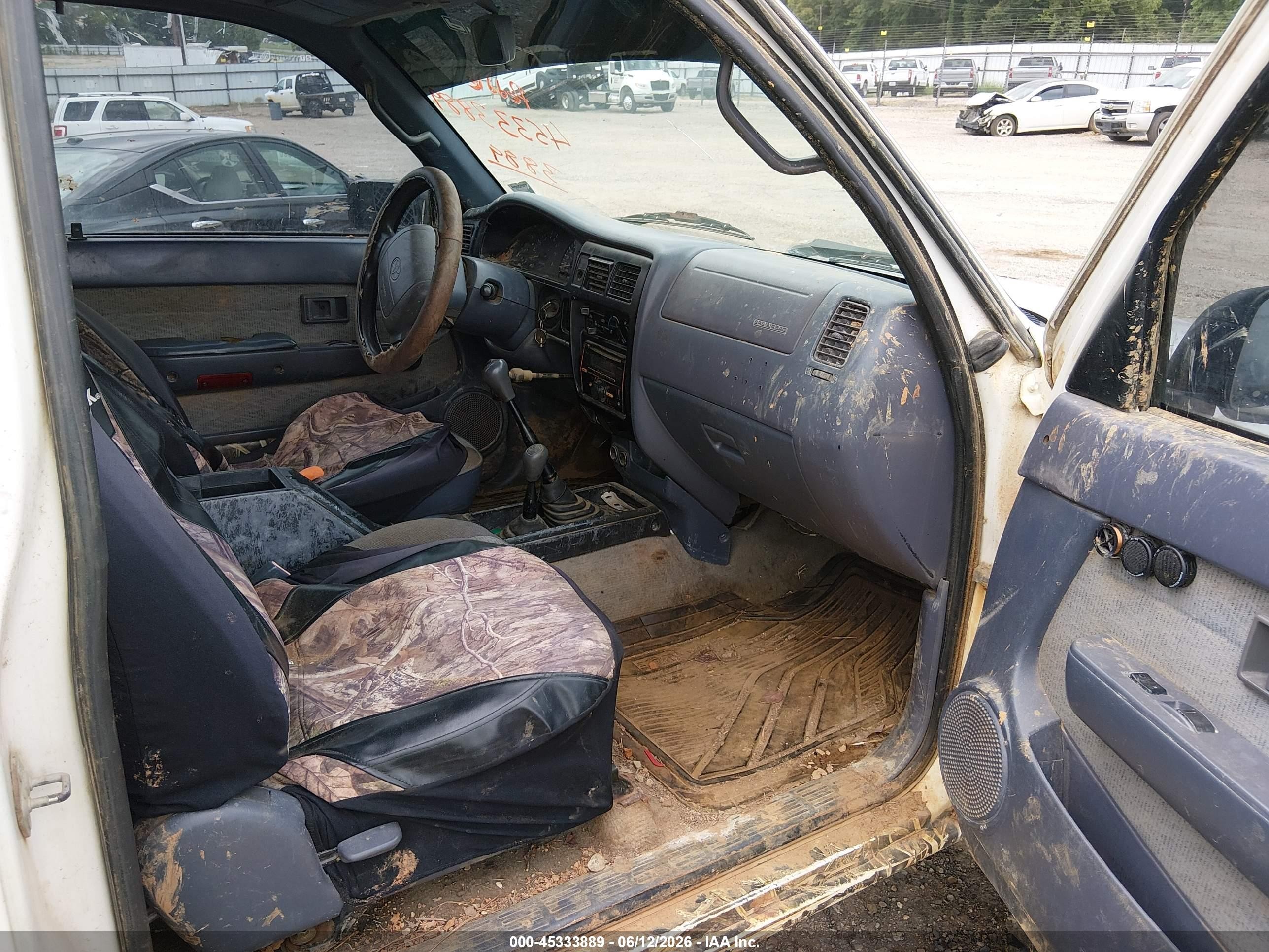 1999 Toyota Tacoma White vin: 4TAWN72N8XZ550660