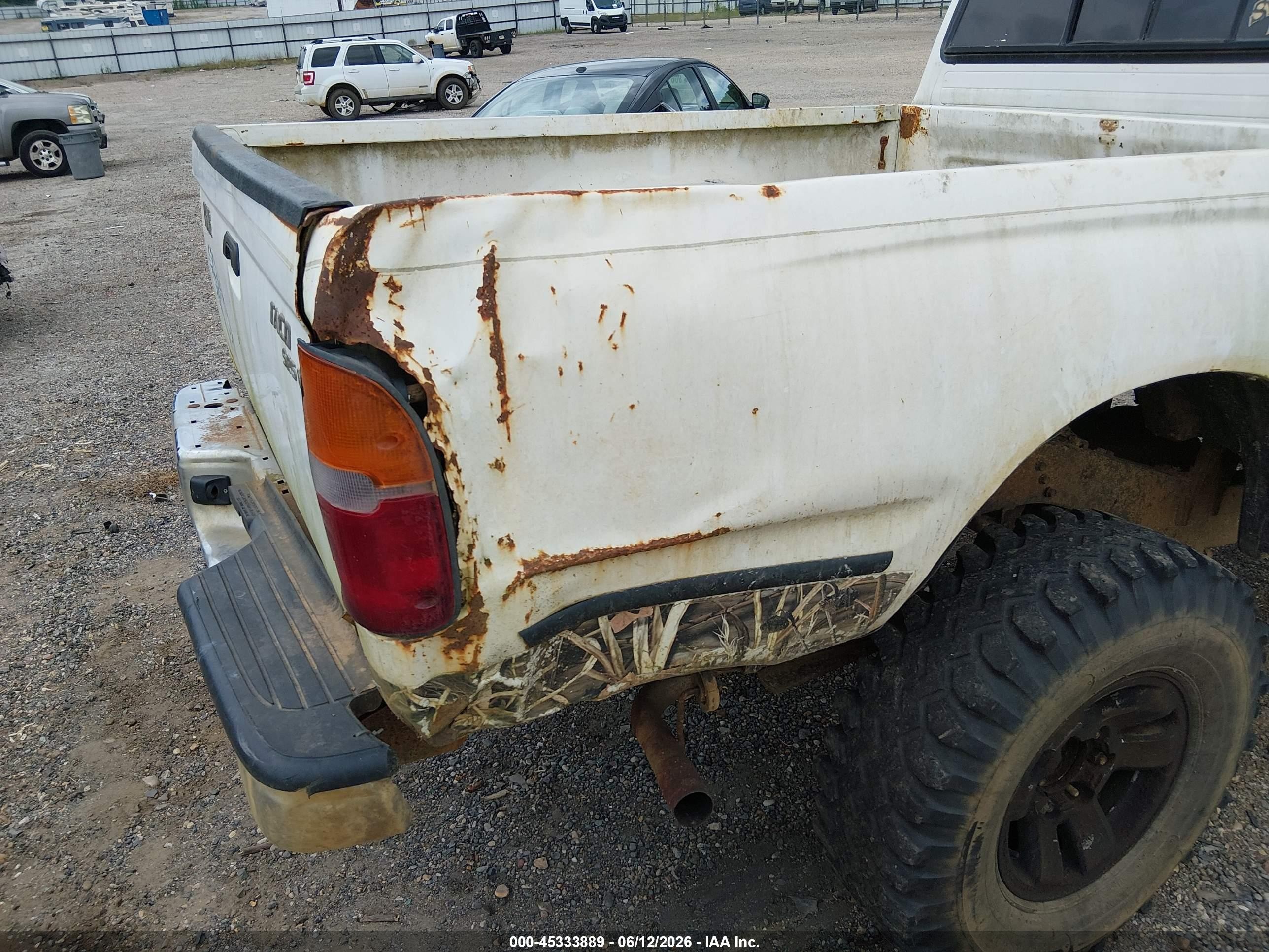 1999 Toyota Tacoma White vin: 4TAWN72N8XZ550660